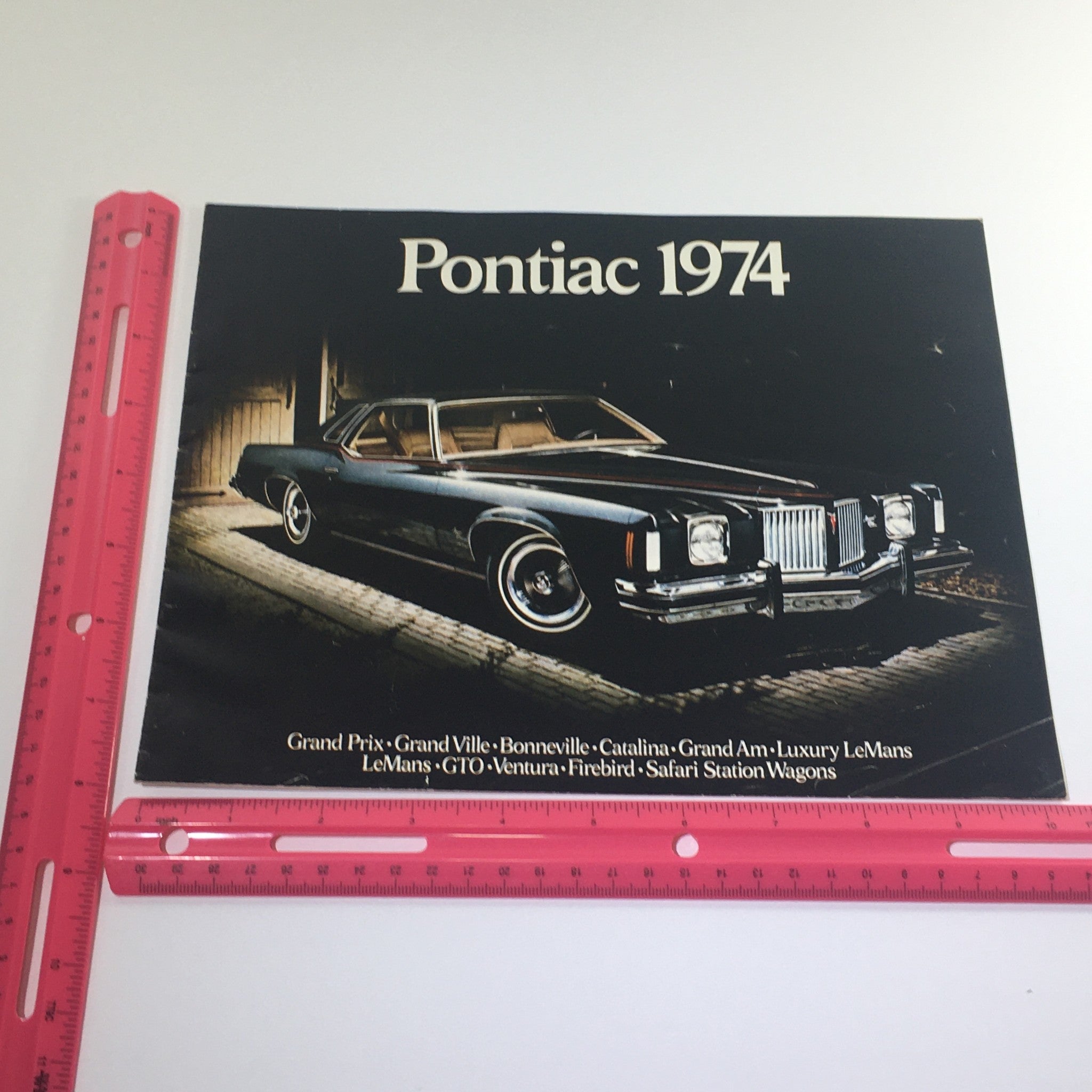 1974 Pontiac Grand Ville 4-Door Hardtop V-8 Sedan Car Auto Catalog Brochure