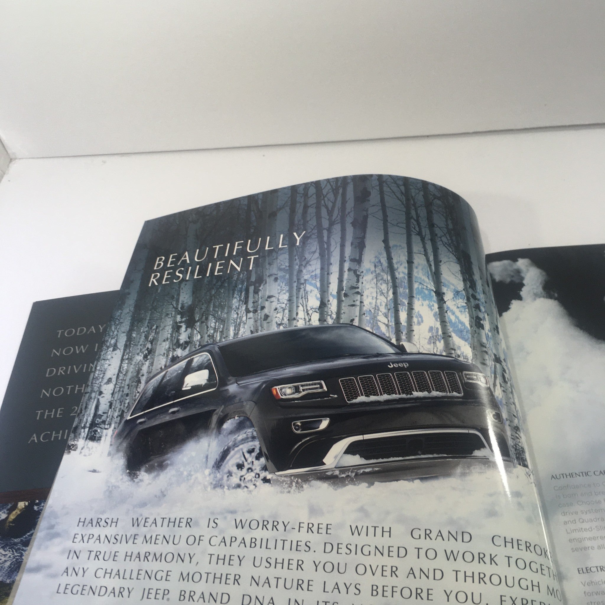 2014 Jeep Grand Cherokee Dealership Car Auto Brochure Catalog