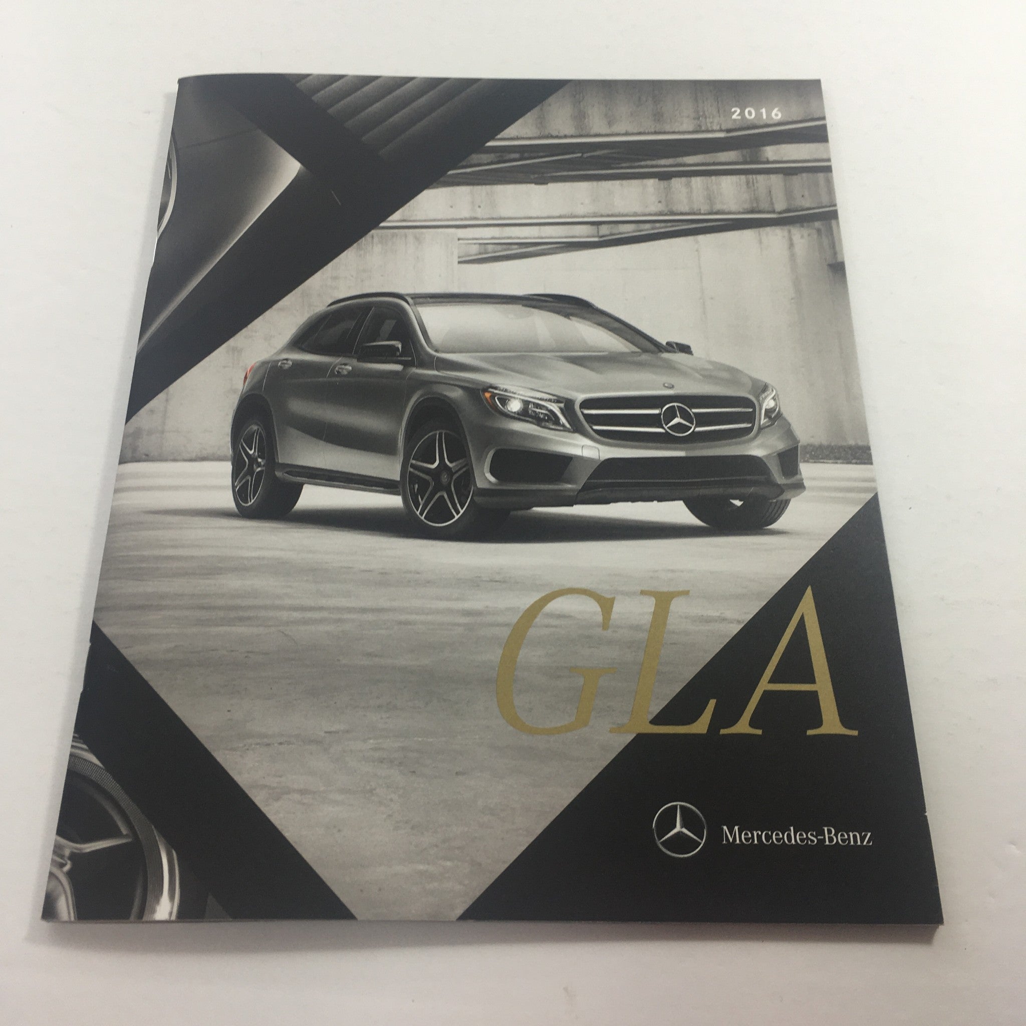 2016 Mercedes-Benz GLA Dealership Car Auto Brochure Catalog