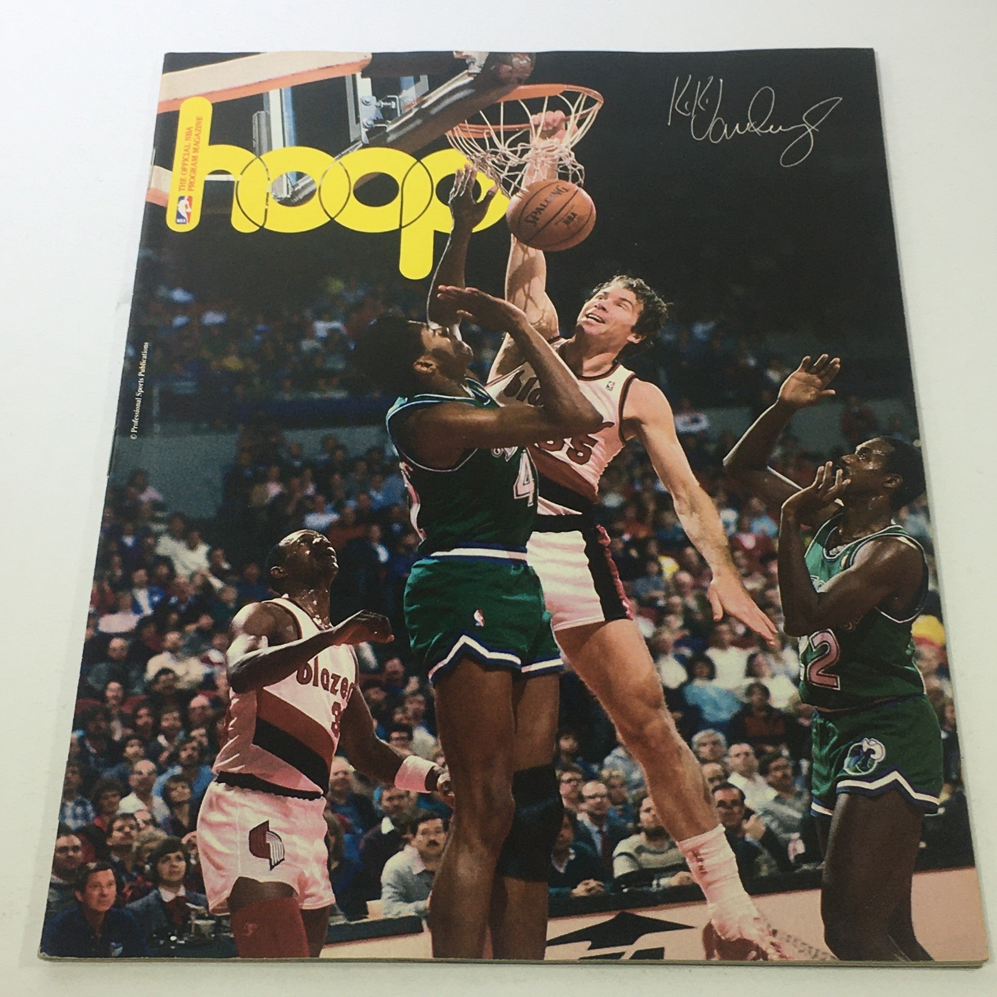 Hoop NBA Magazine: 1980s - Ernest Maurice "Kiki" VanDeWeghe III Signature