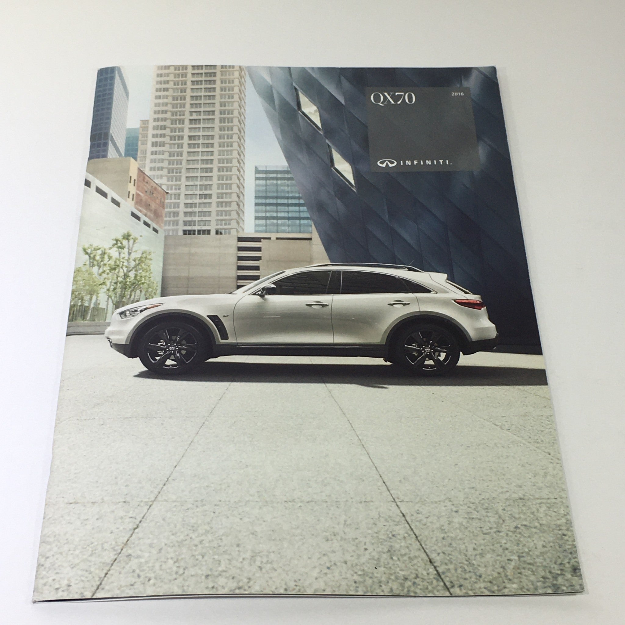 2016 Infiniti QX70 Dealership Car Auto Brochure Catalog