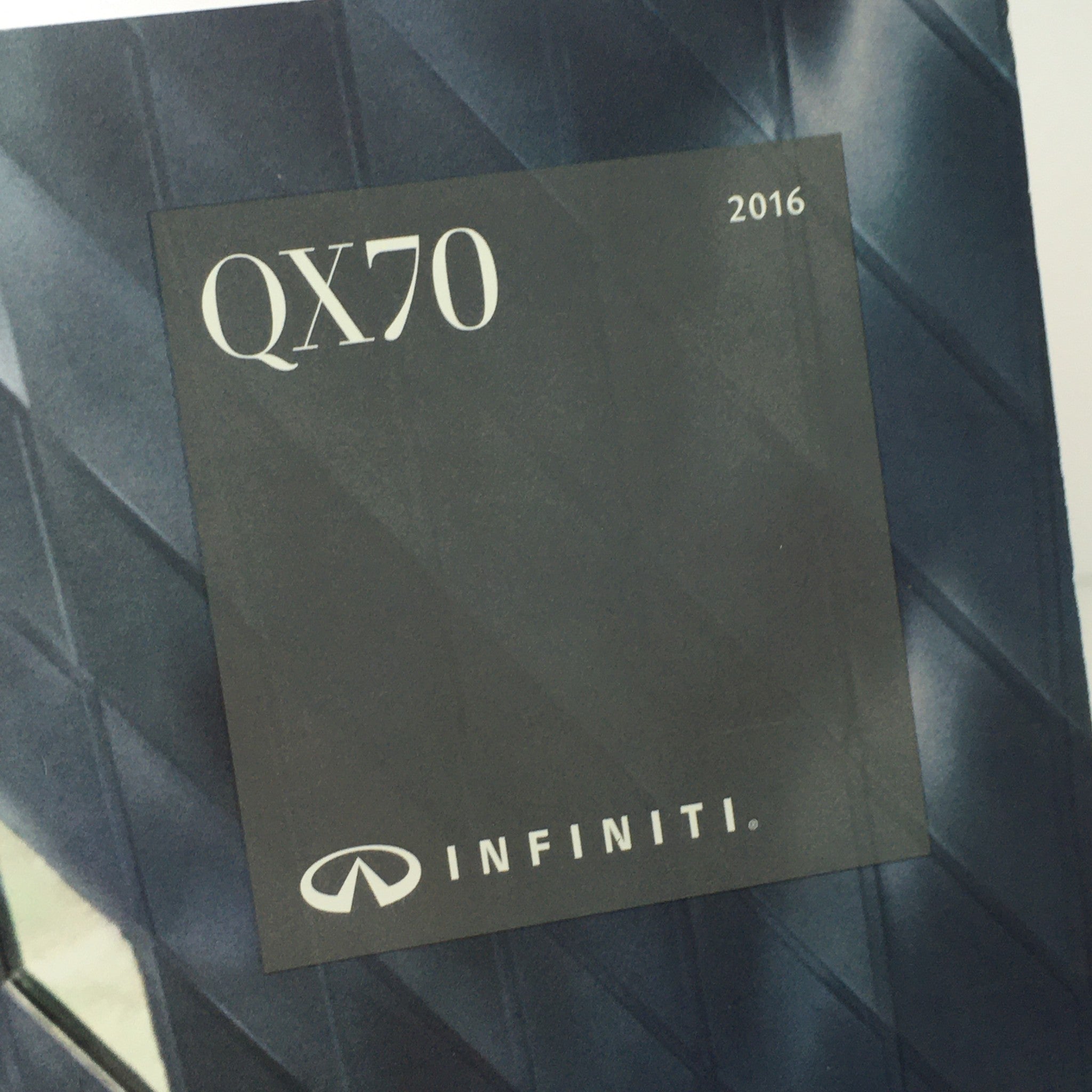 2016 Infiniti QX70 Dealership Car Auto Brochure Catalog