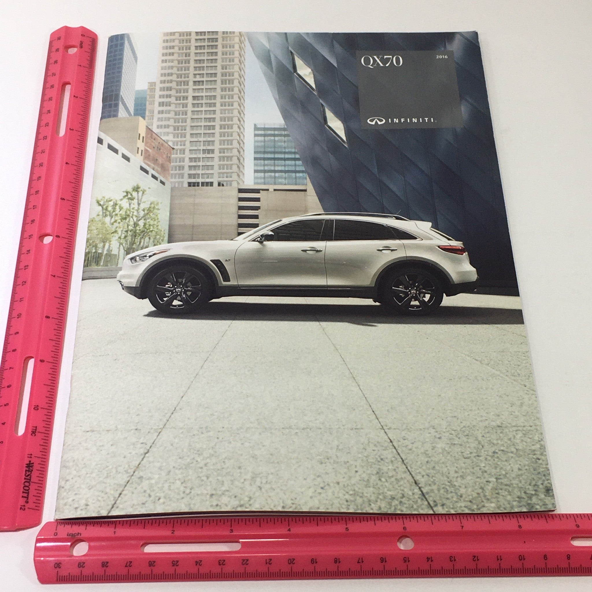 2016 Infiniti QX70 Dealership Car Auto Brochure Catalog