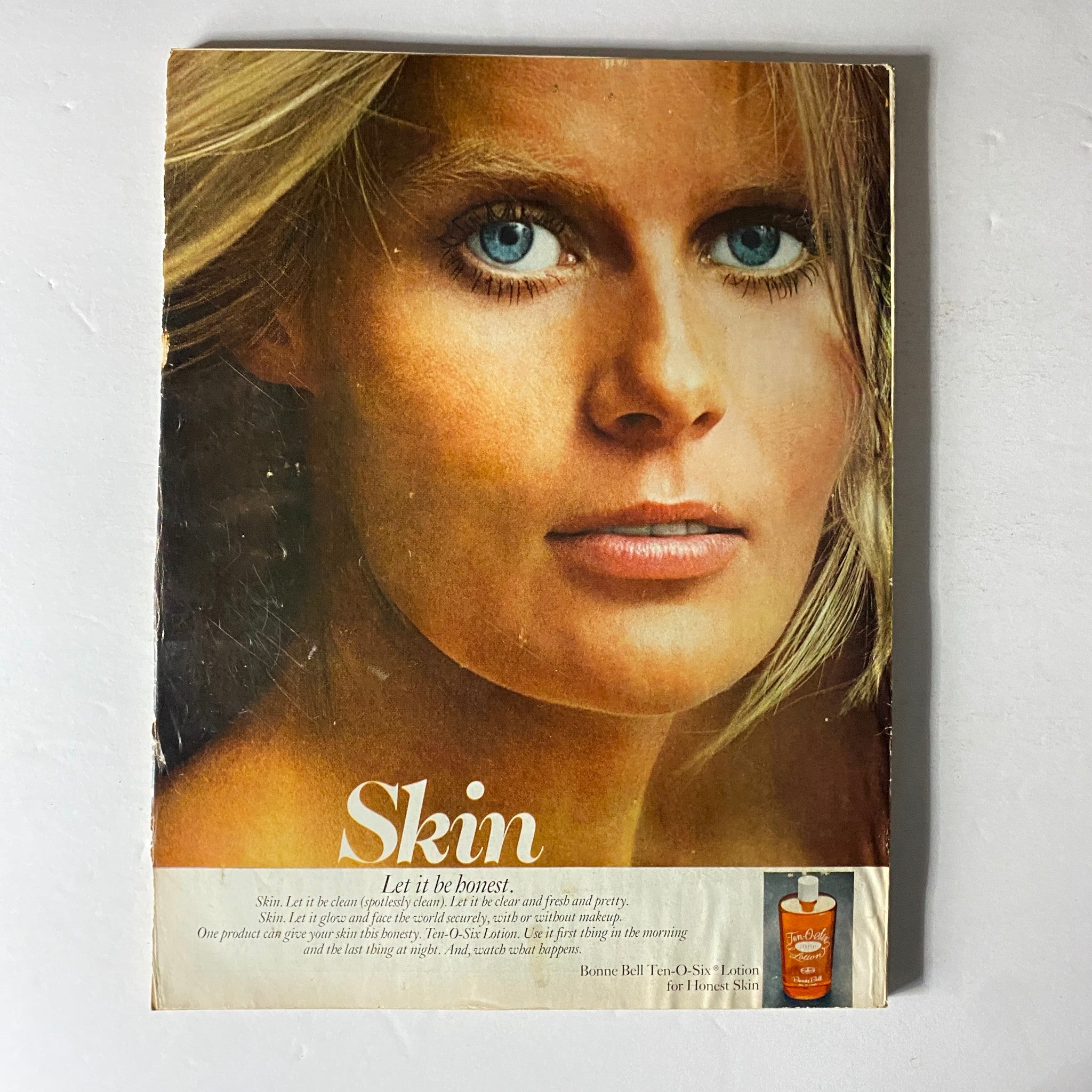 Back cover of Vogue Magazine November 1972 with a beauty advertisement for Bonne Bell Ten-O-Six Lotion promoting honest skin.