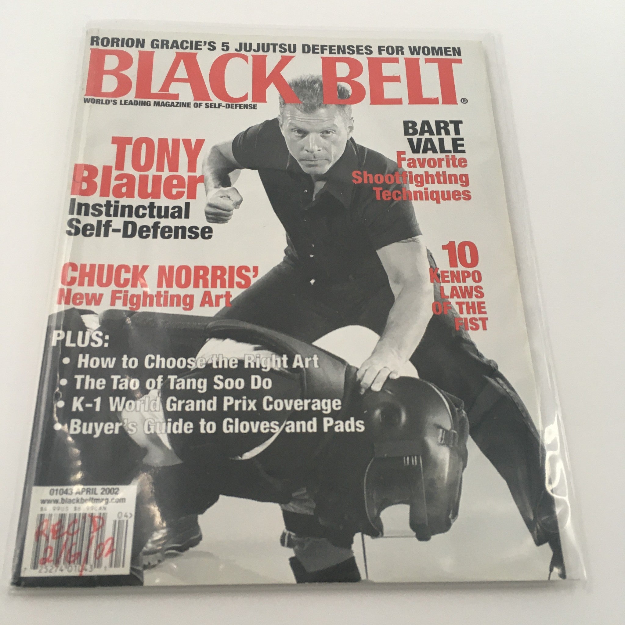 Black Belt Magazine April 2002 Tony Blauer Instinctual Self-Defense, Newsstand