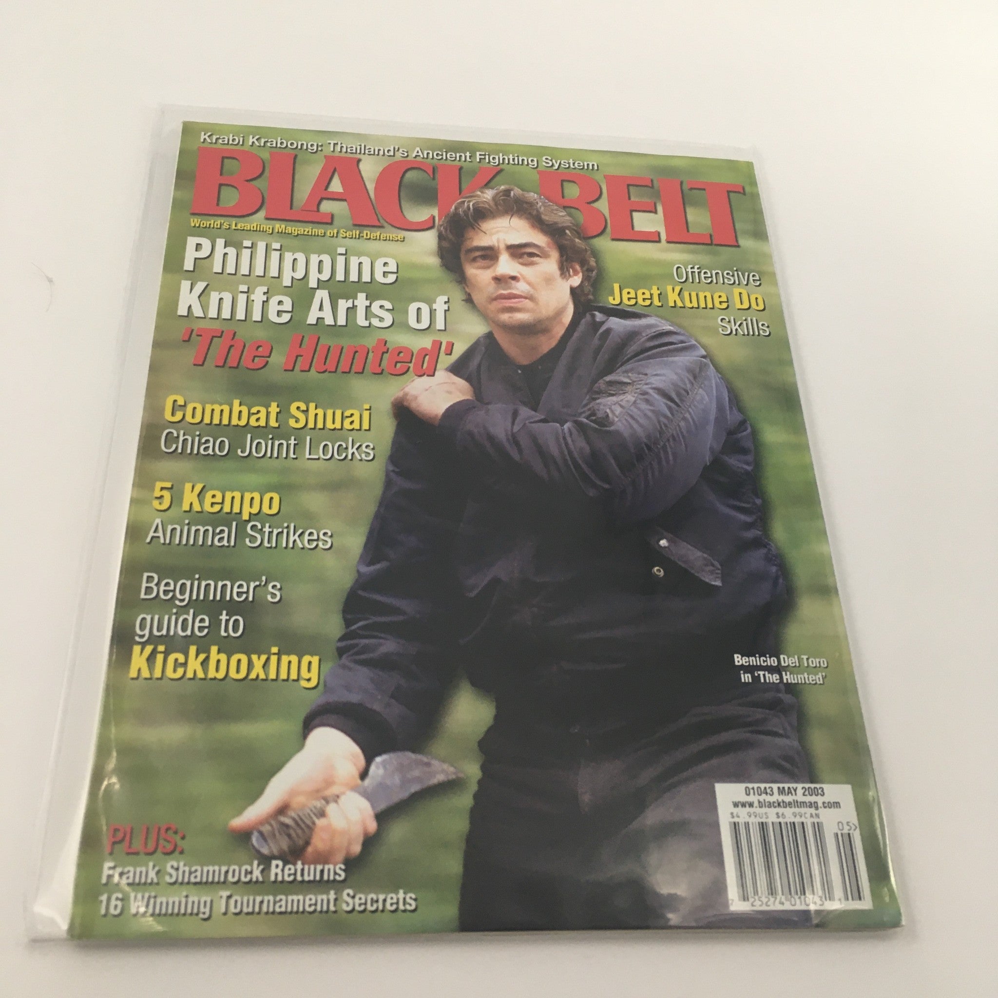 Black Belt Magazine May 2003 Actor Benicio Del Toro in "The Hunted", Newsstand