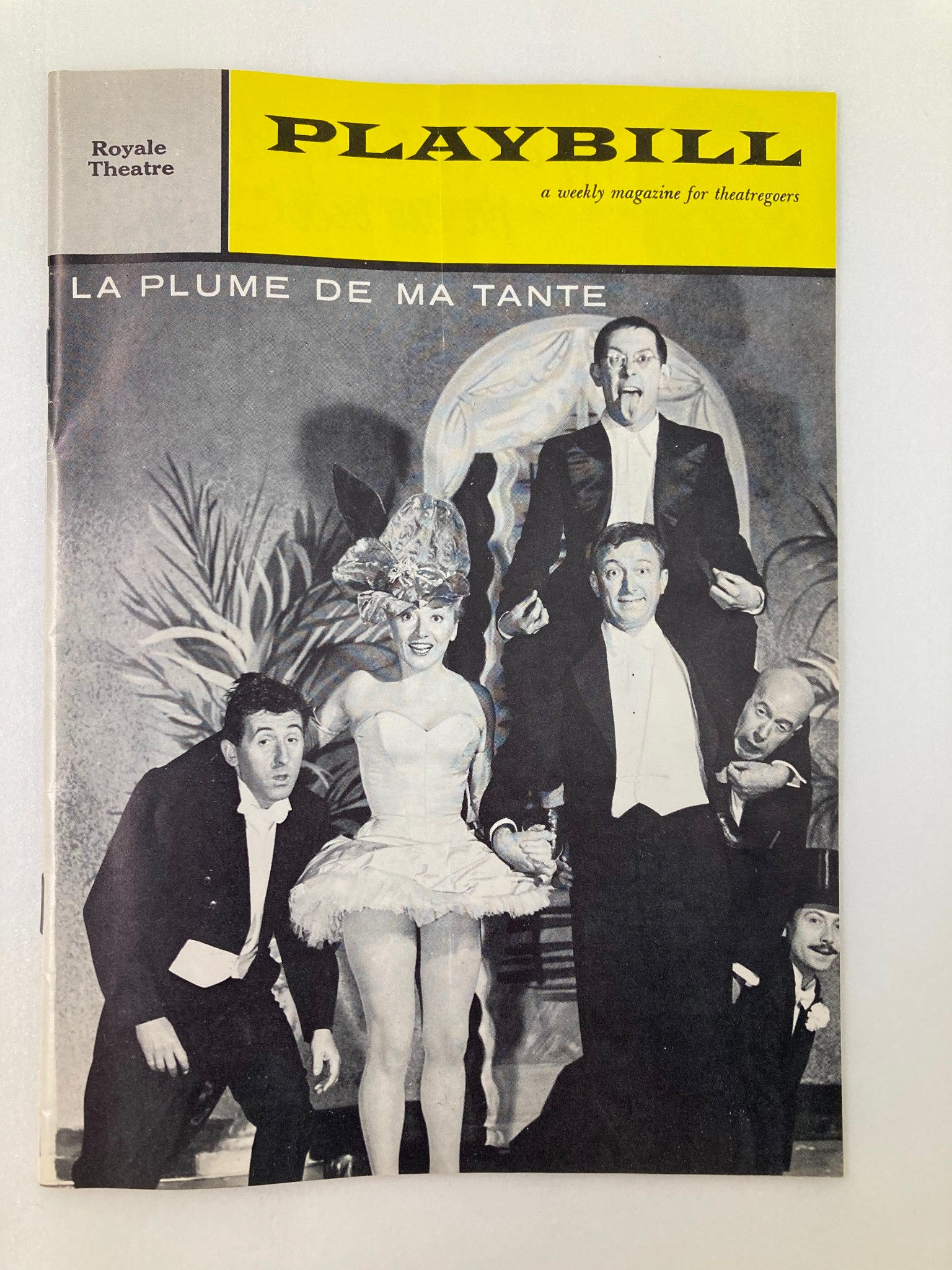 1959 Playbill Royale Theatre Robert Dhery, Pierre Olafa in La Plume De Ma Tante