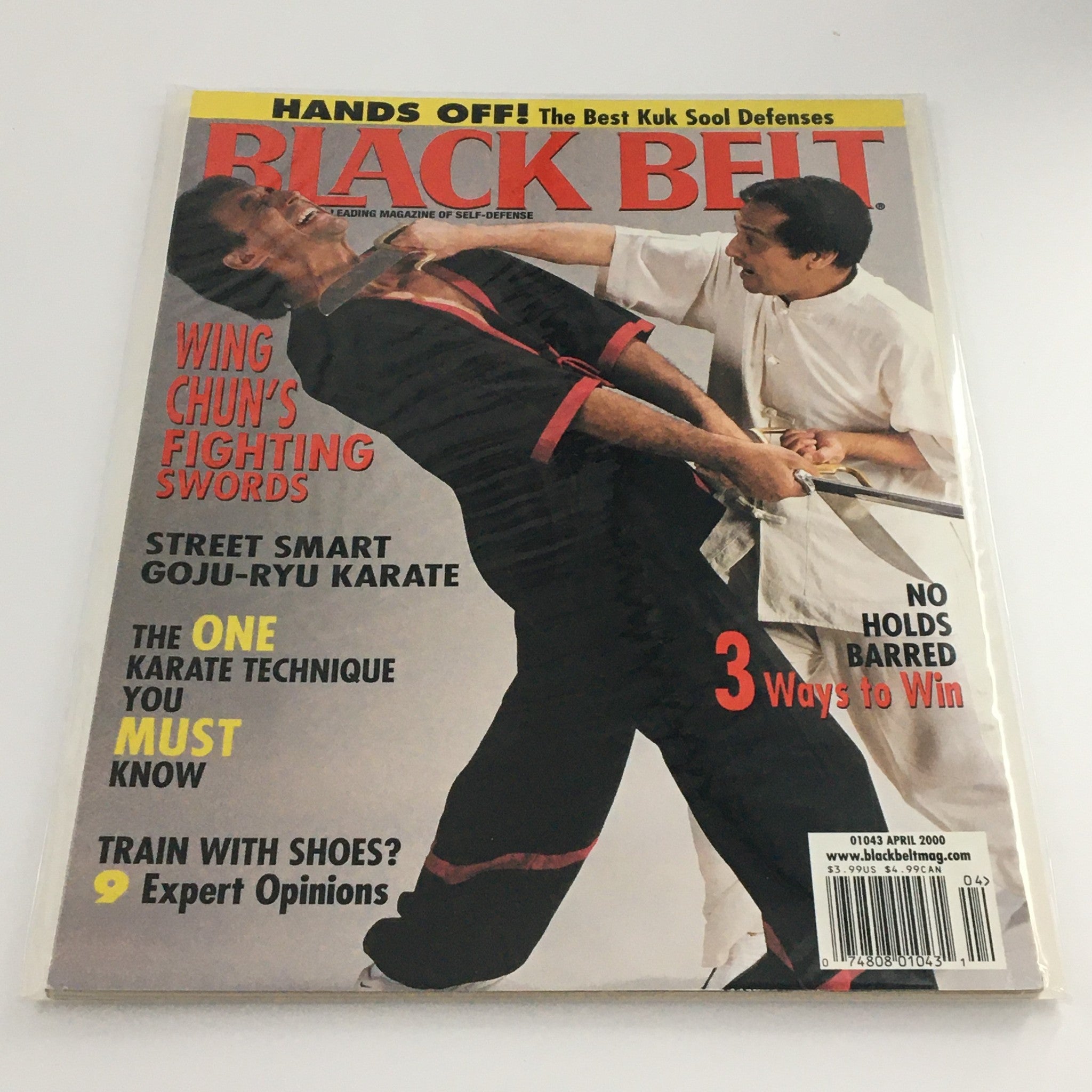 Black Belt Magazine April 2000 Wing Chun's Fighting Swords Feature, Newsstand