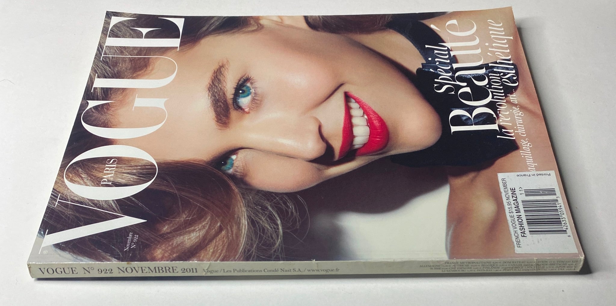 Side view of Vogue Paris Magazine November 2011 No. 922 highlighting Arizona Muse on the cover, emphasizing beauty innovation and elegance.