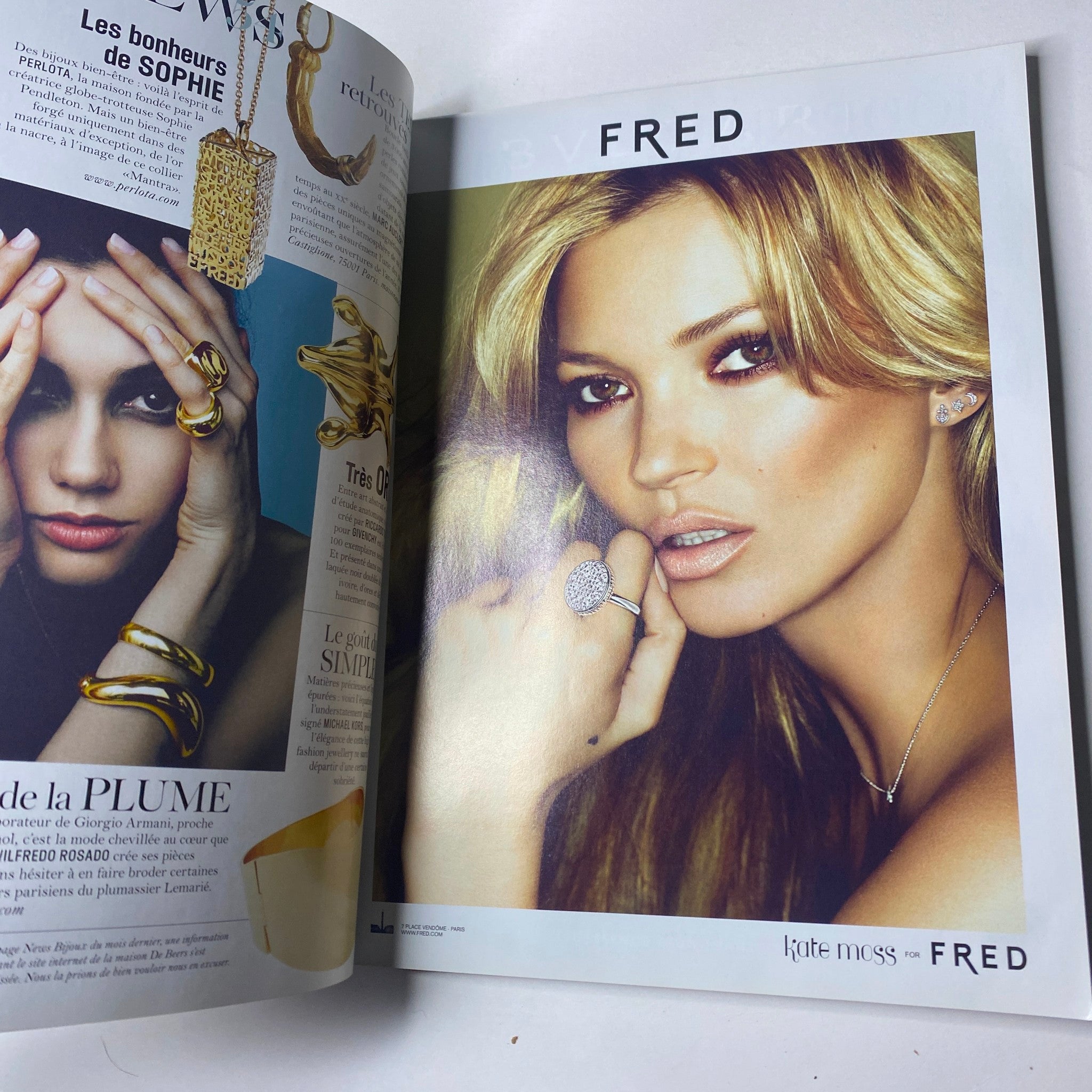 Kate Moss featured in a Fred jewelry advertisement in Vogue Paris Magazine November 2011 No. 922, showcasing glamorous gold accessories.
