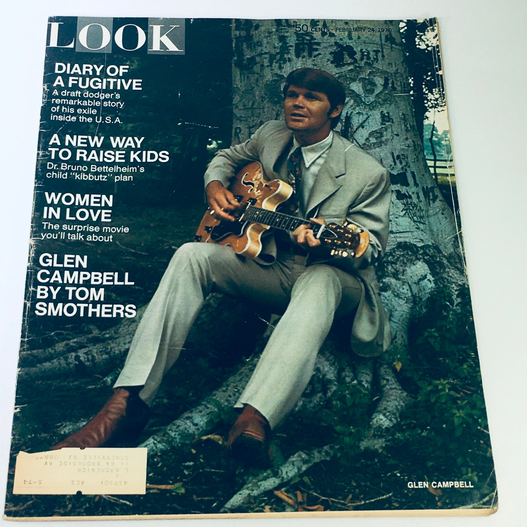 VTG Look Magazine February 24 1970 - Glen Campbell by Tom Smothers / A Fugitive