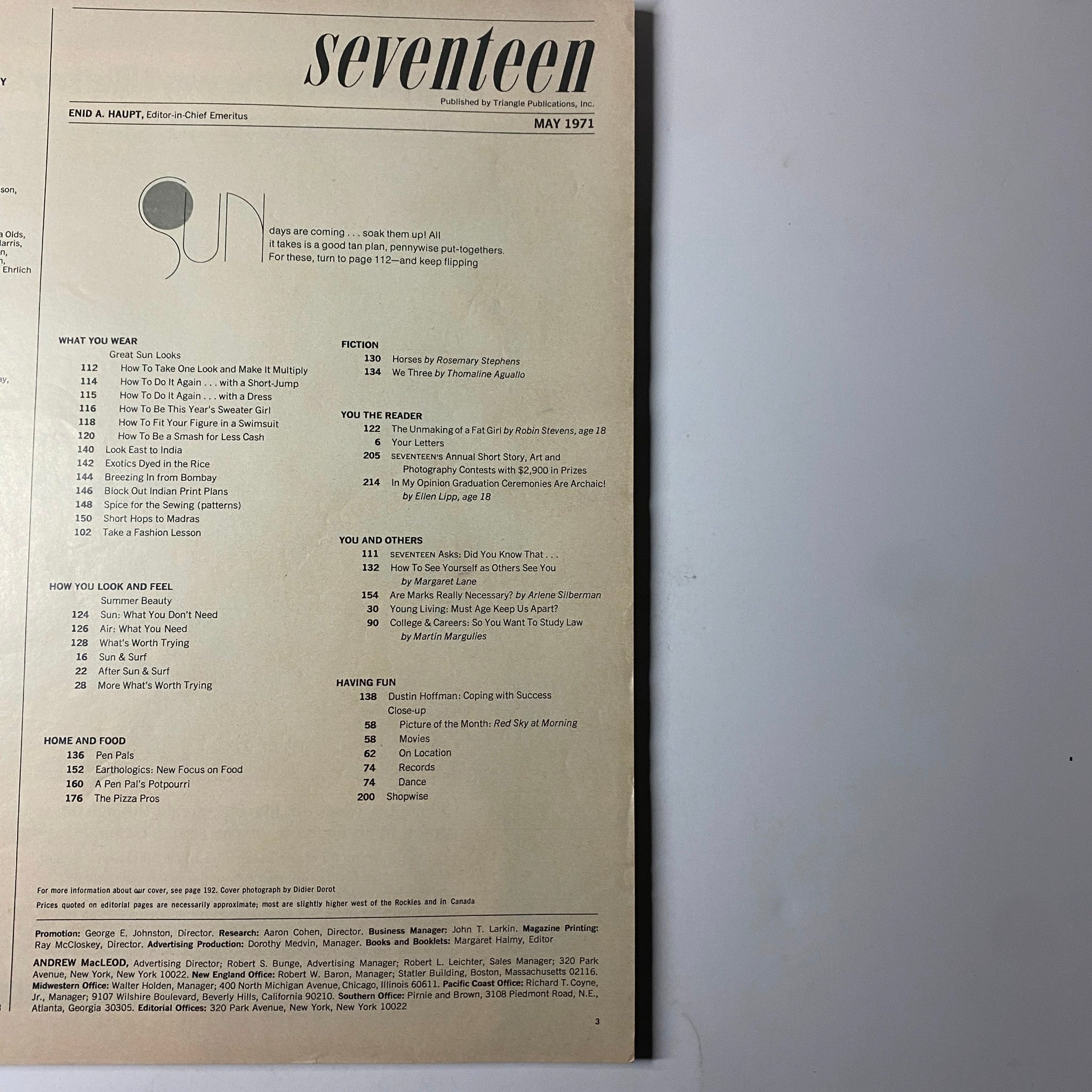 Table of contents for Seventeen Magazine May 1971, showcasing features like summer fashion style, beauty advice, and fictional stories including 'The Unmaking of a Fat Girl'.