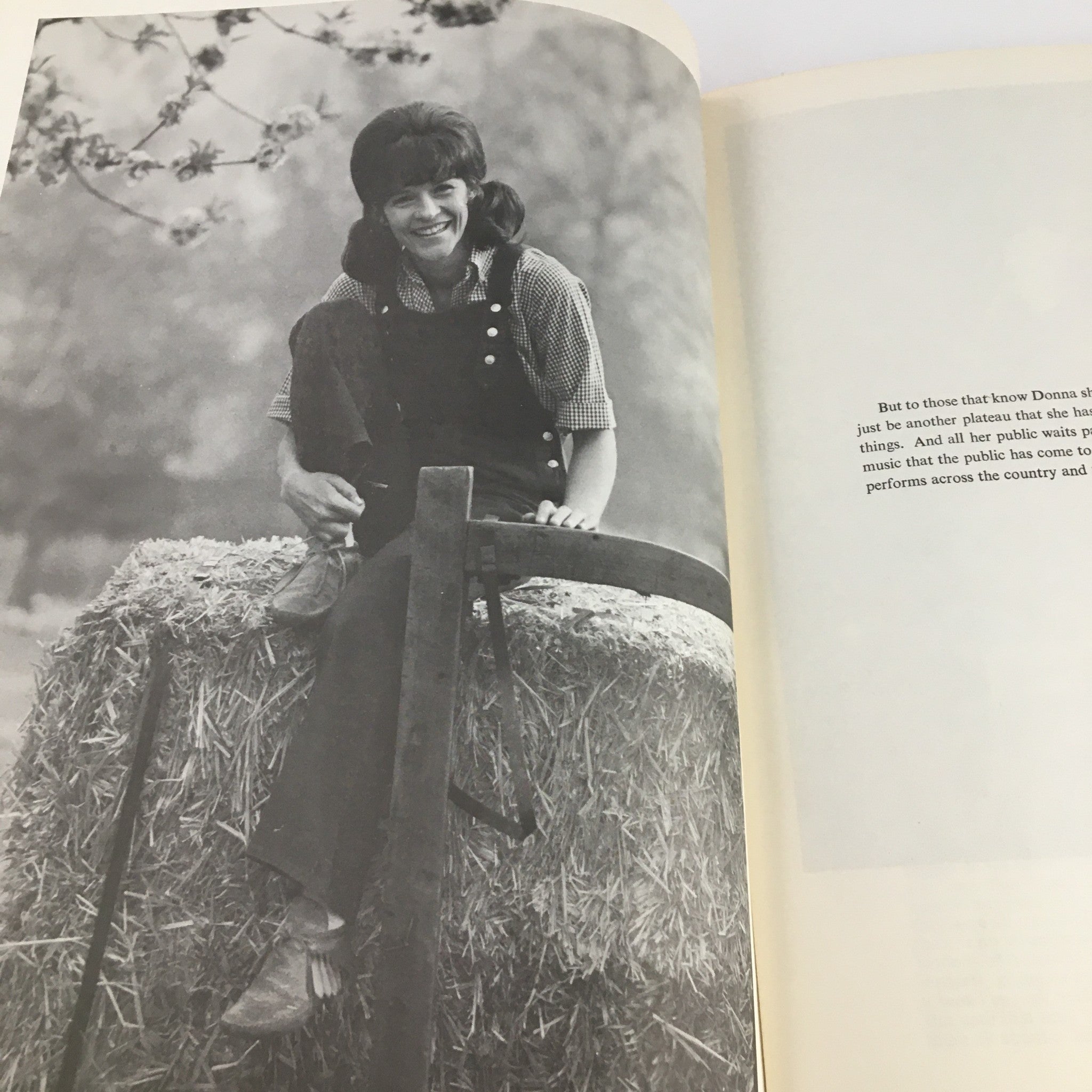 1970 Autobiography of Donna Fargo & Awards Presented