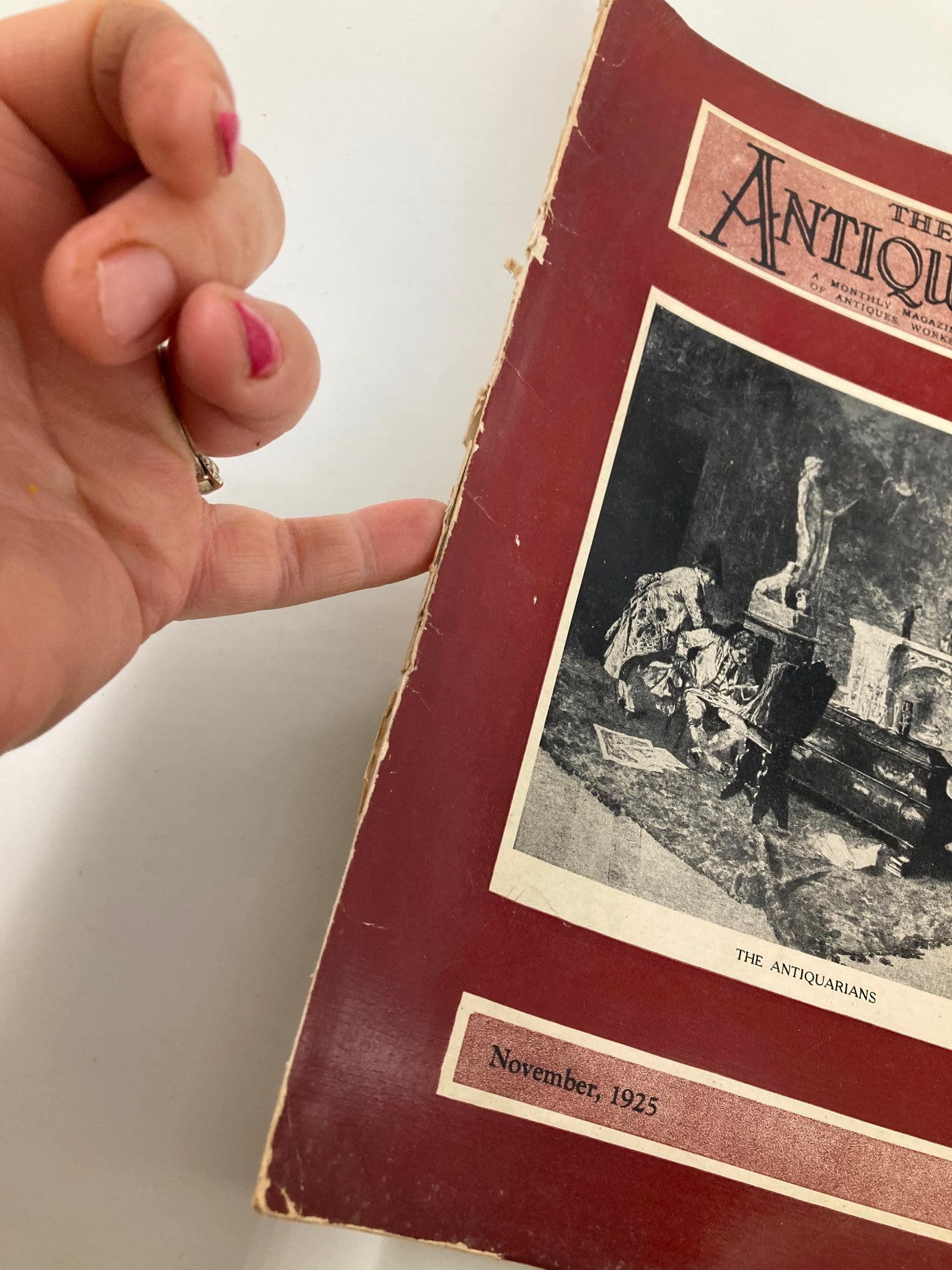 Detail of the spine of VTG The Antiquarian Magazine November 1925, highlighting the magazine's vintage appearance and minor wear.