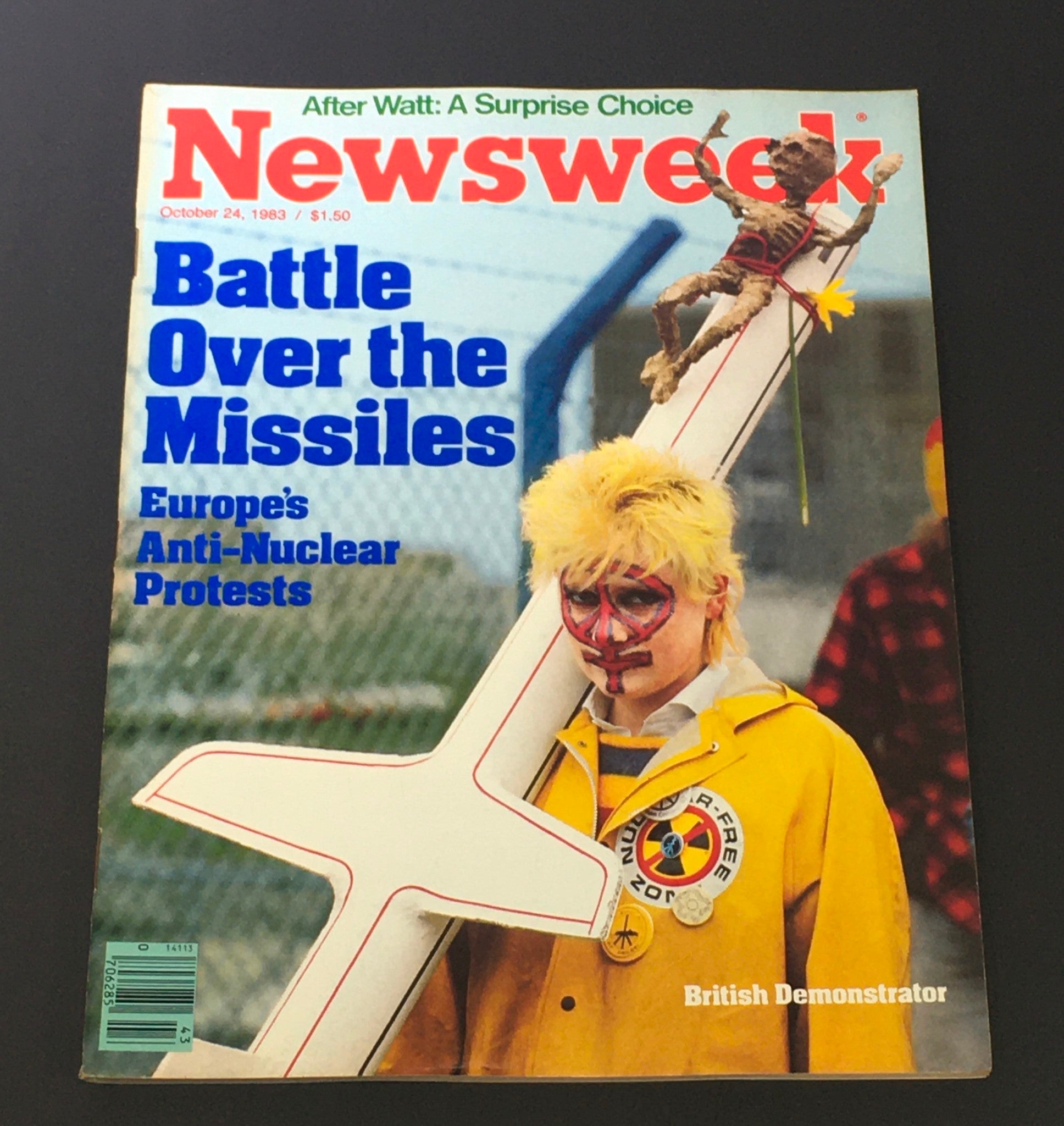 VTG Newsweek Magazine October 23 1984 - British Demonstrator / Newsstand