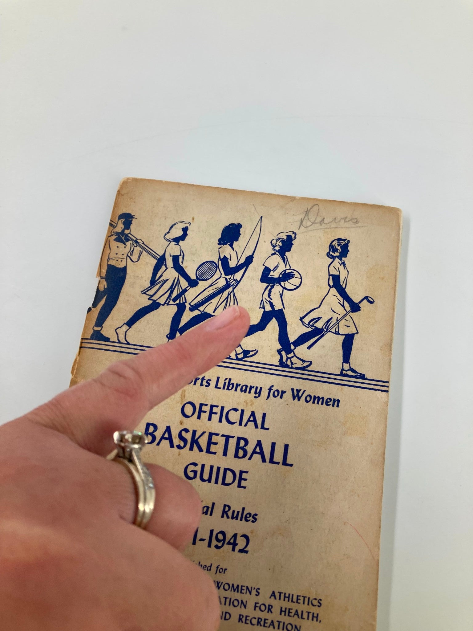 1941-1942 Official Basketball and Officials Rating Guide for Women and Girls