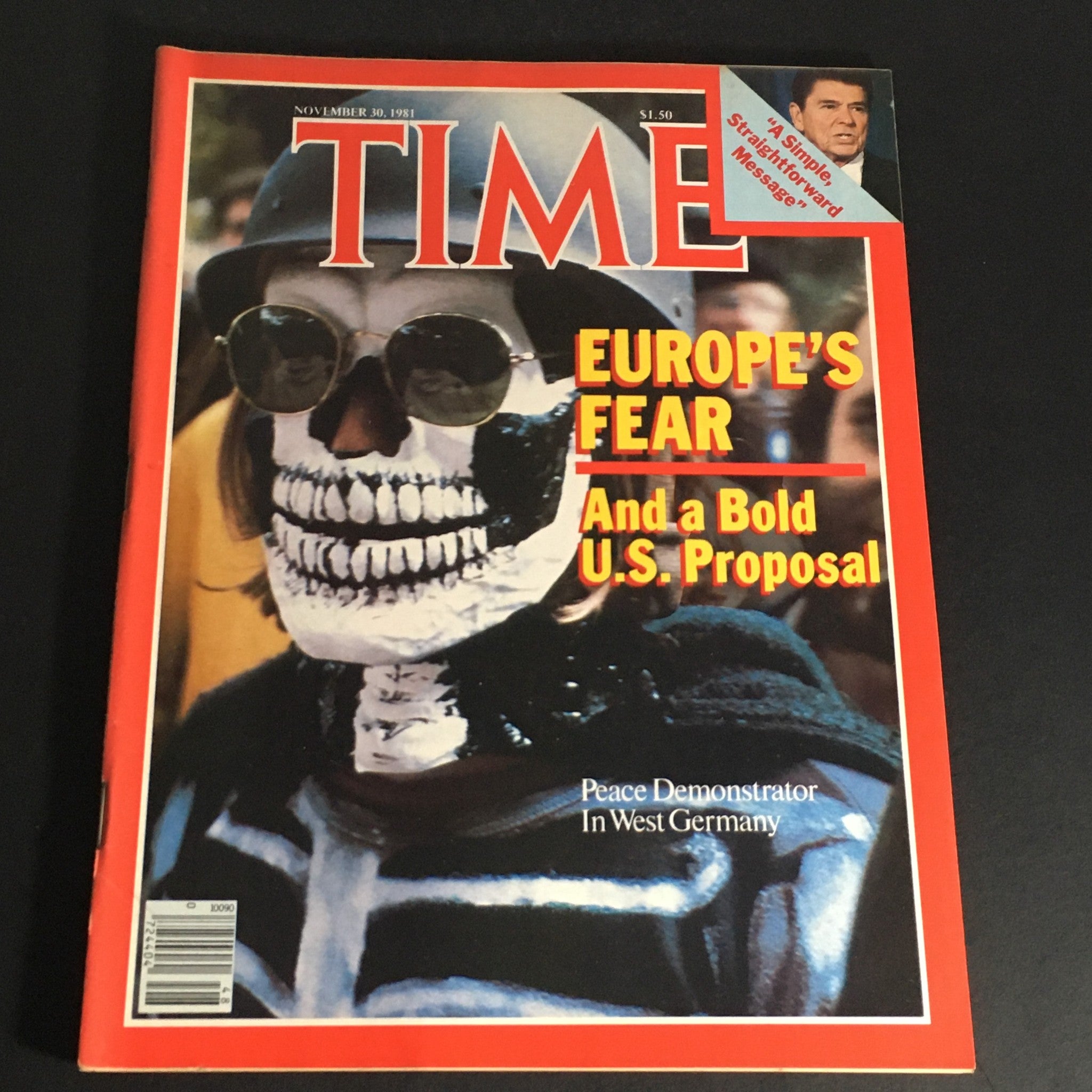 VTG Time Magazine November 30 1981 - Ronald Reagan / Peace Demonstrator Germany