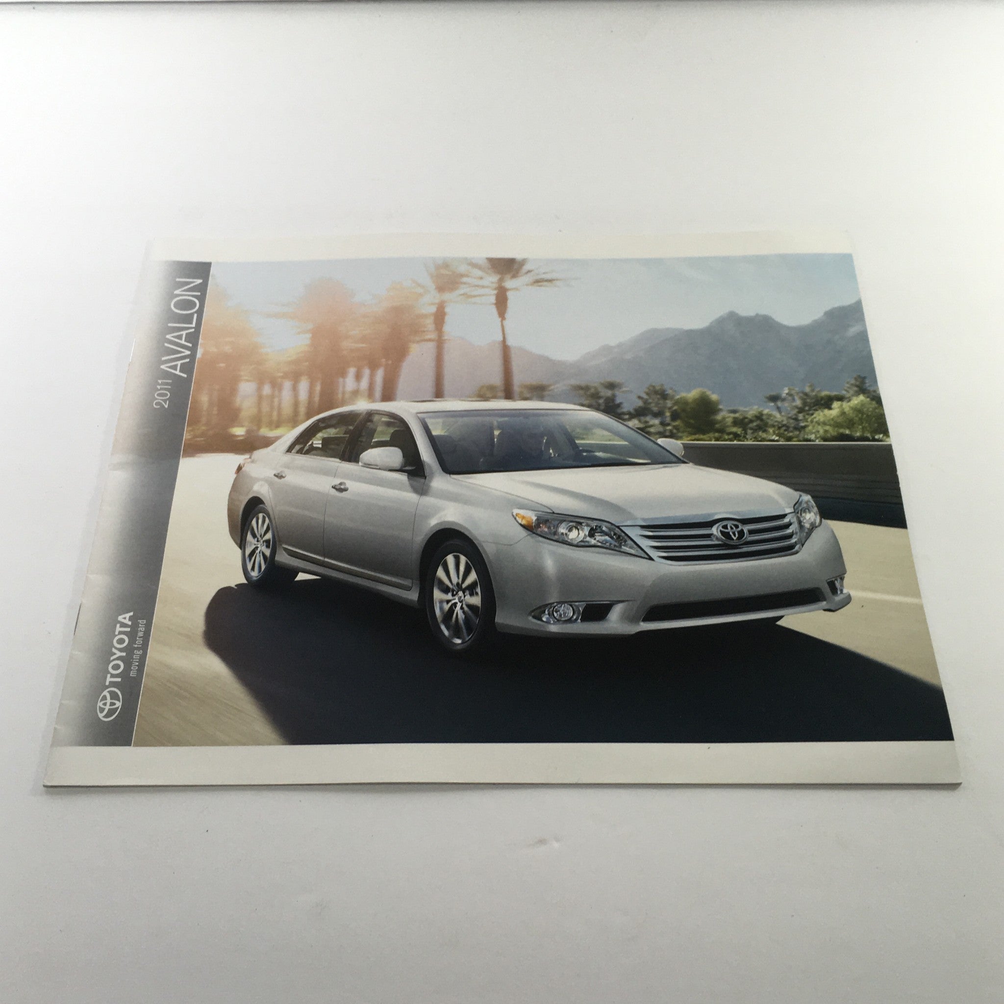 2011 Toyota Avalon Sedan Dealership Car Auto Brochure Catalog