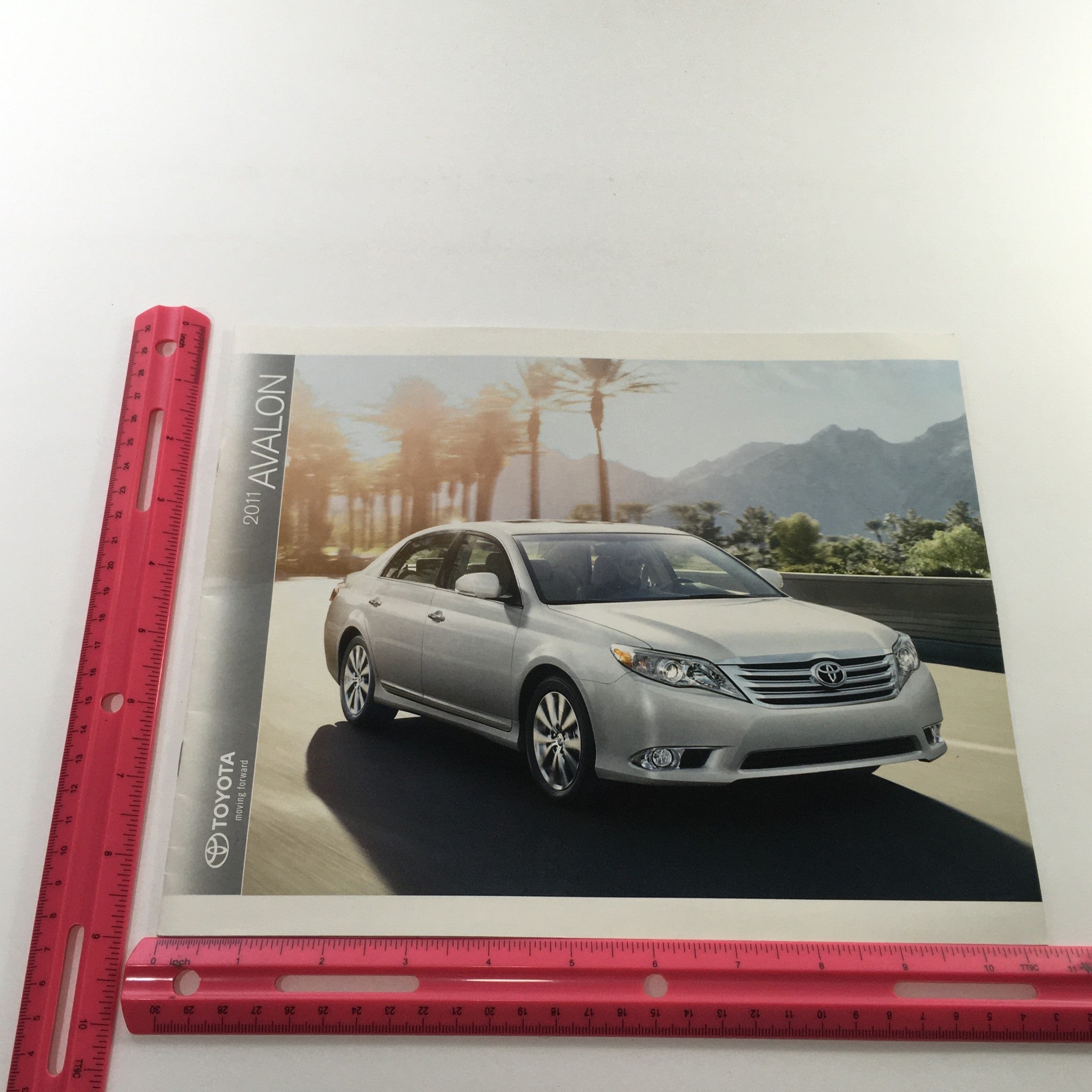 2011 Toyota Avalon Sedan Dealership Car Auto Brochure Catalog