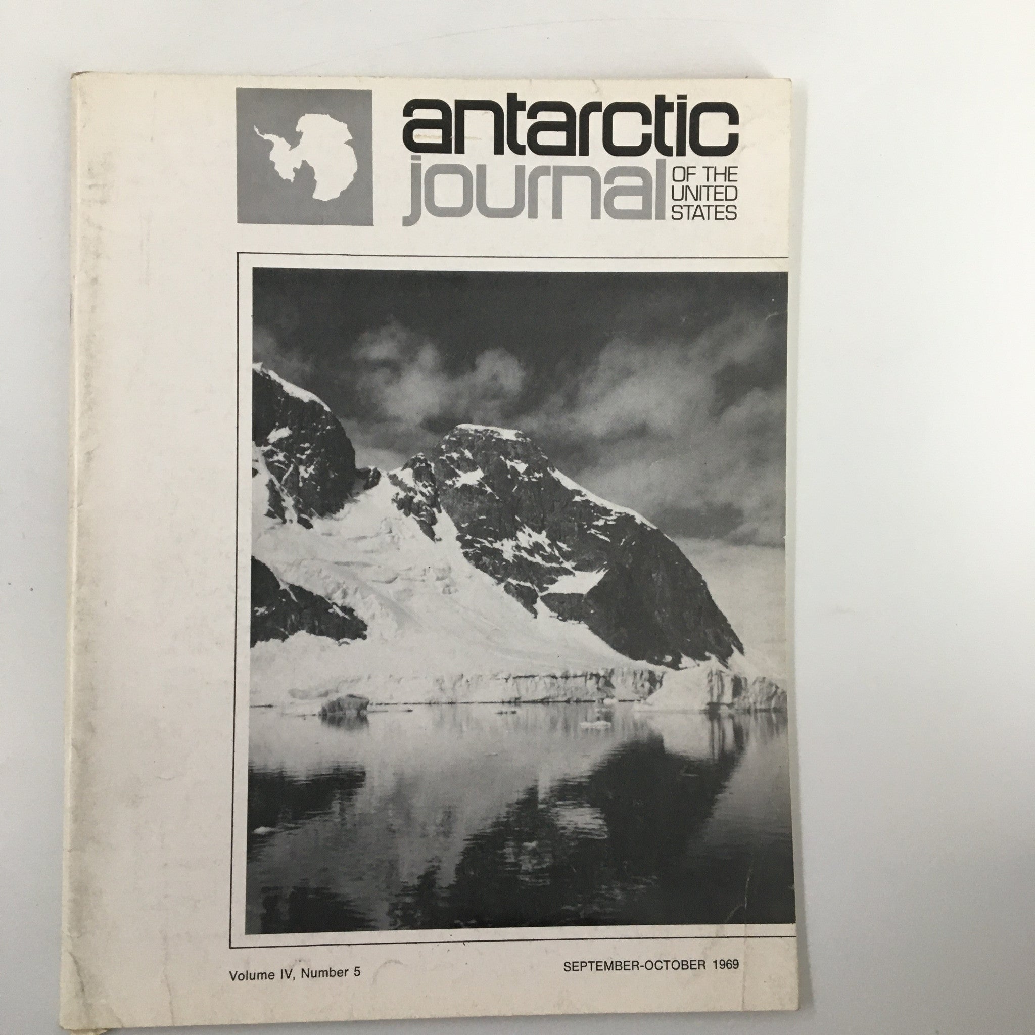 Cover of the 'VTG Antarctic Journal of The United States September 1969 Antarctic Paleobiology', featuring a black and white photograph of a snowy mountain landscape.