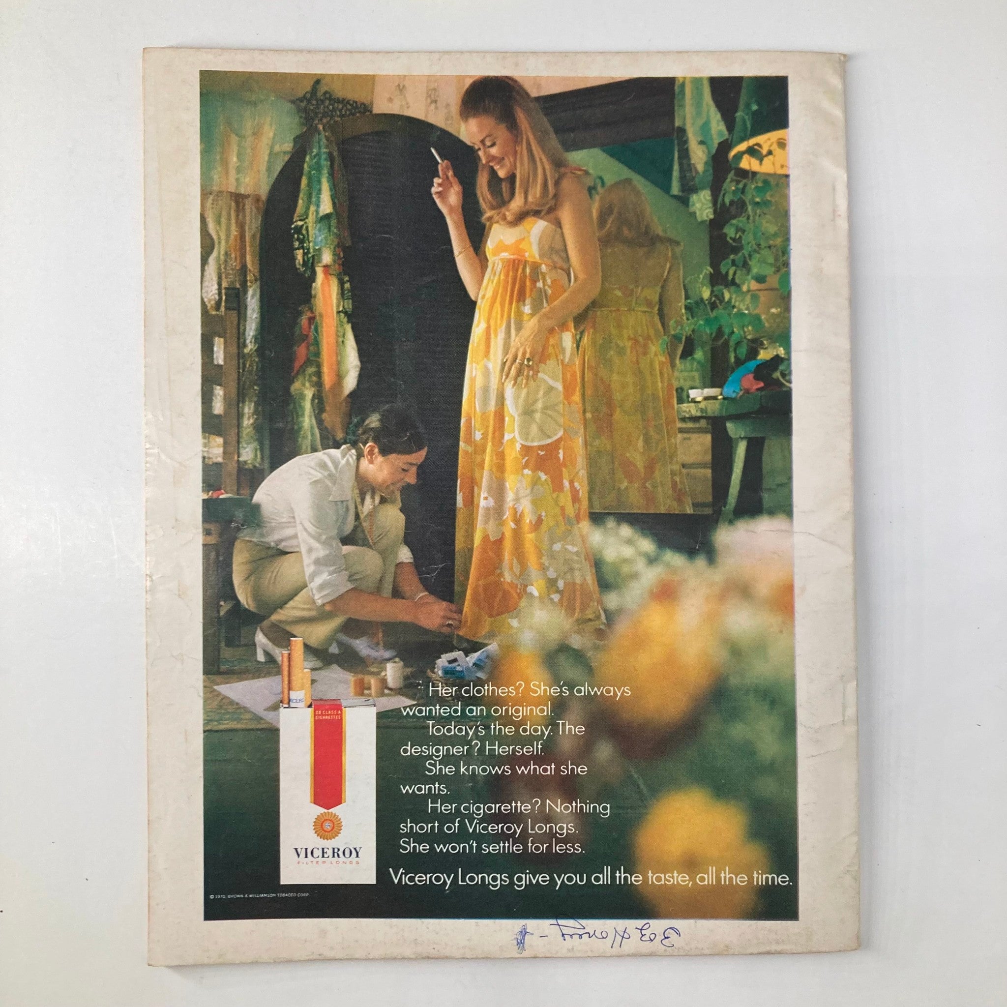 Back cover of VTG Modern Screen Magazine October 1970 showcasing an advertisement for Viceroy cigarettes with a model and a fashion designer.