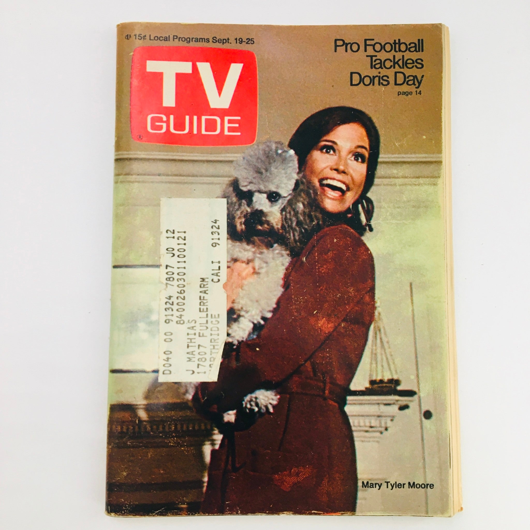 Cover of TV Guide dated September 19, 1970, featuring Mary Tyler Moore holding a dog, an iconic collectible for classic television fans, from Los Angeles, CA.