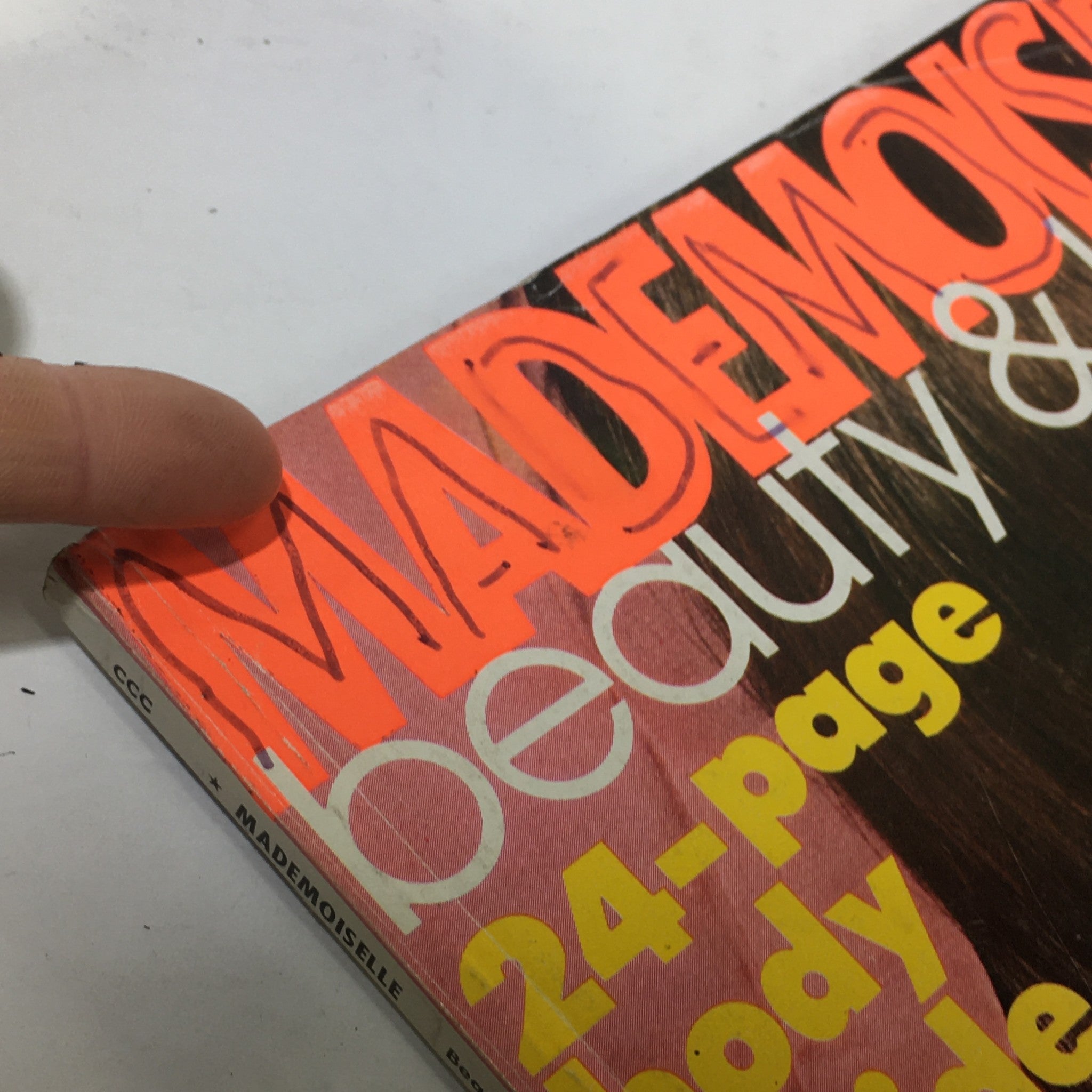 VTG Mademoiselle Magazine: October 1976 - Diane Indiveri Cover - No Label