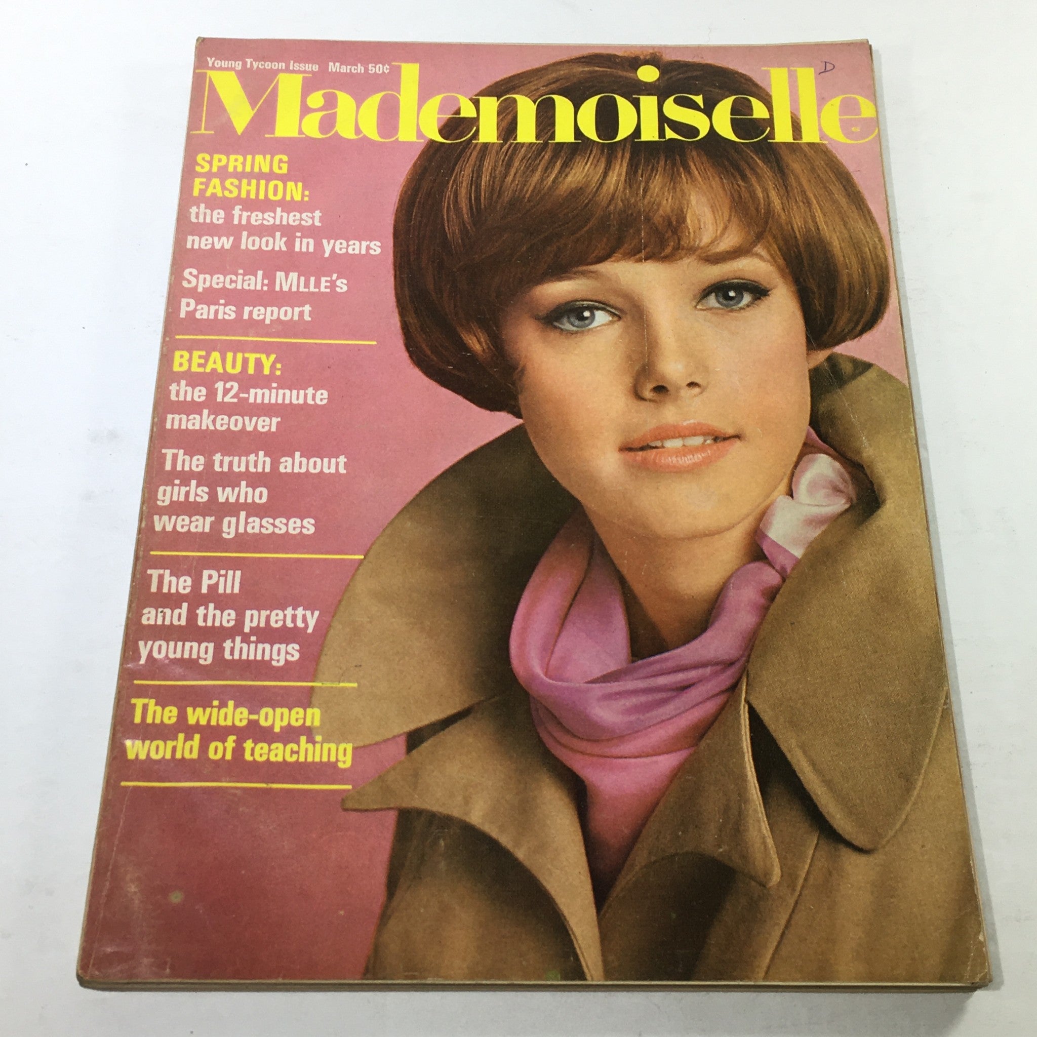 VTG Mademoiselle Magazine: March 1967 - Lucy Angle Cover No Label/Newsstand