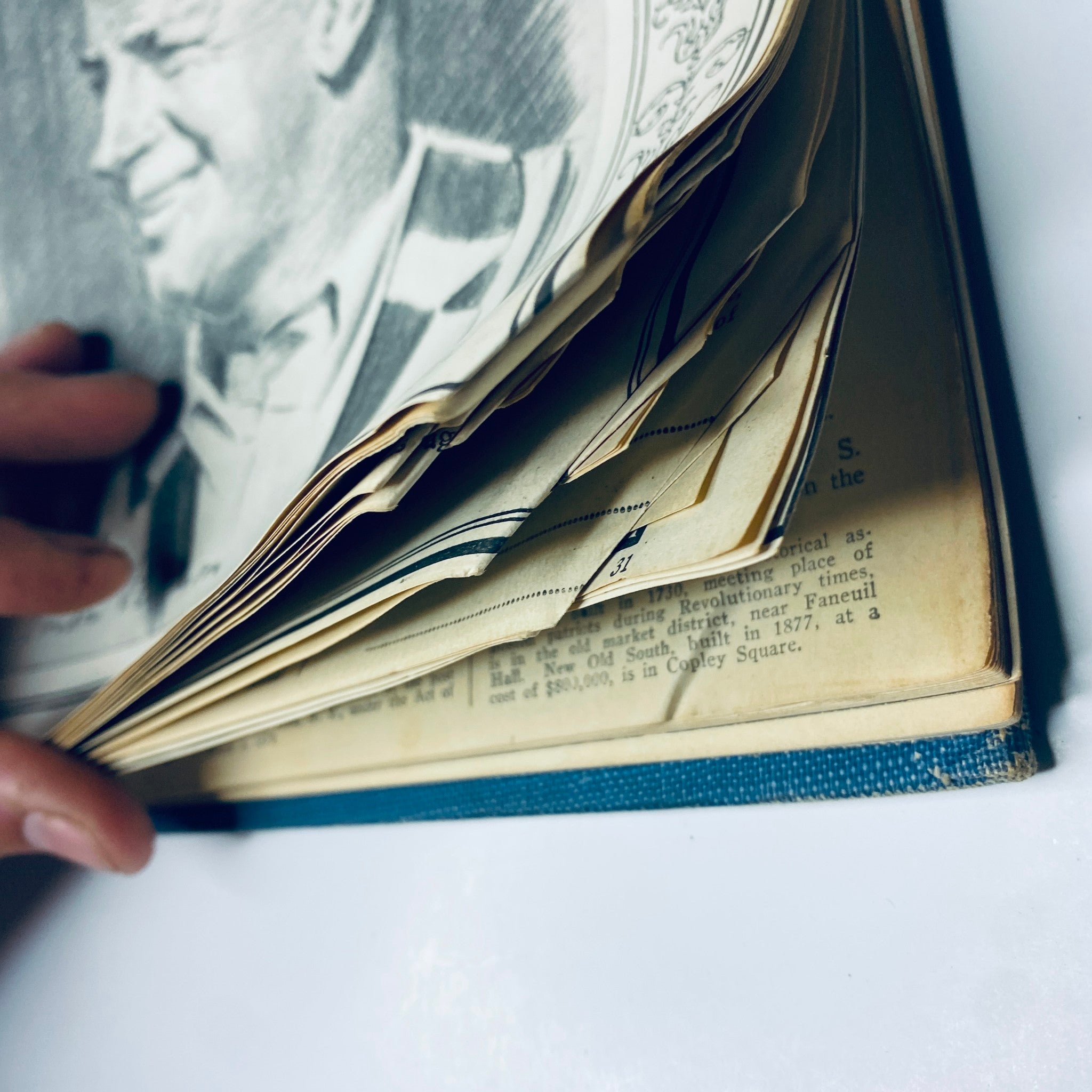 Condition detail of Time Magazine Bound Weekly 1924 July - December showing loose binding and pages.