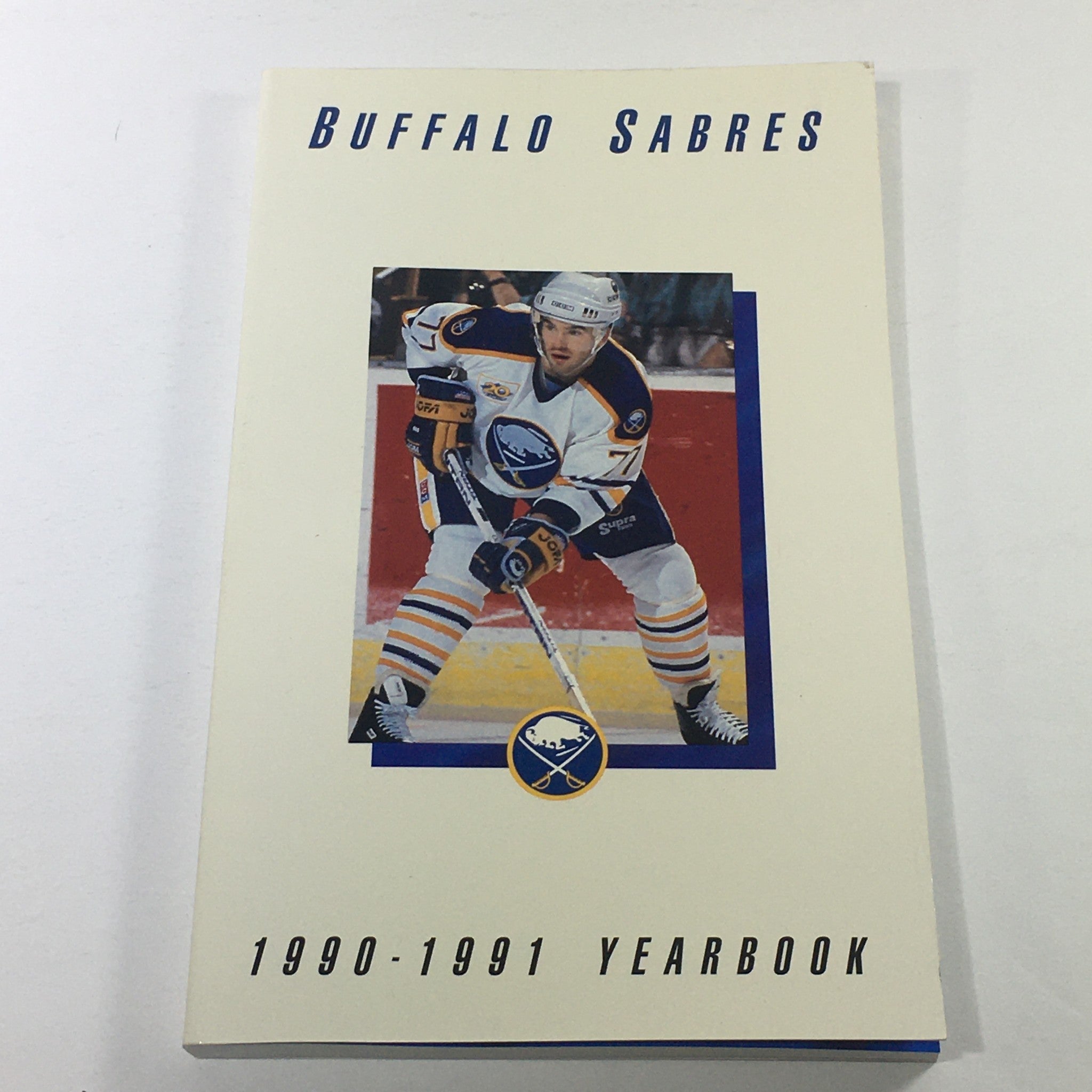 VTG NHL Official Yearbook 1990-1991 - Buffalo Sabres / Pierre Turgeon