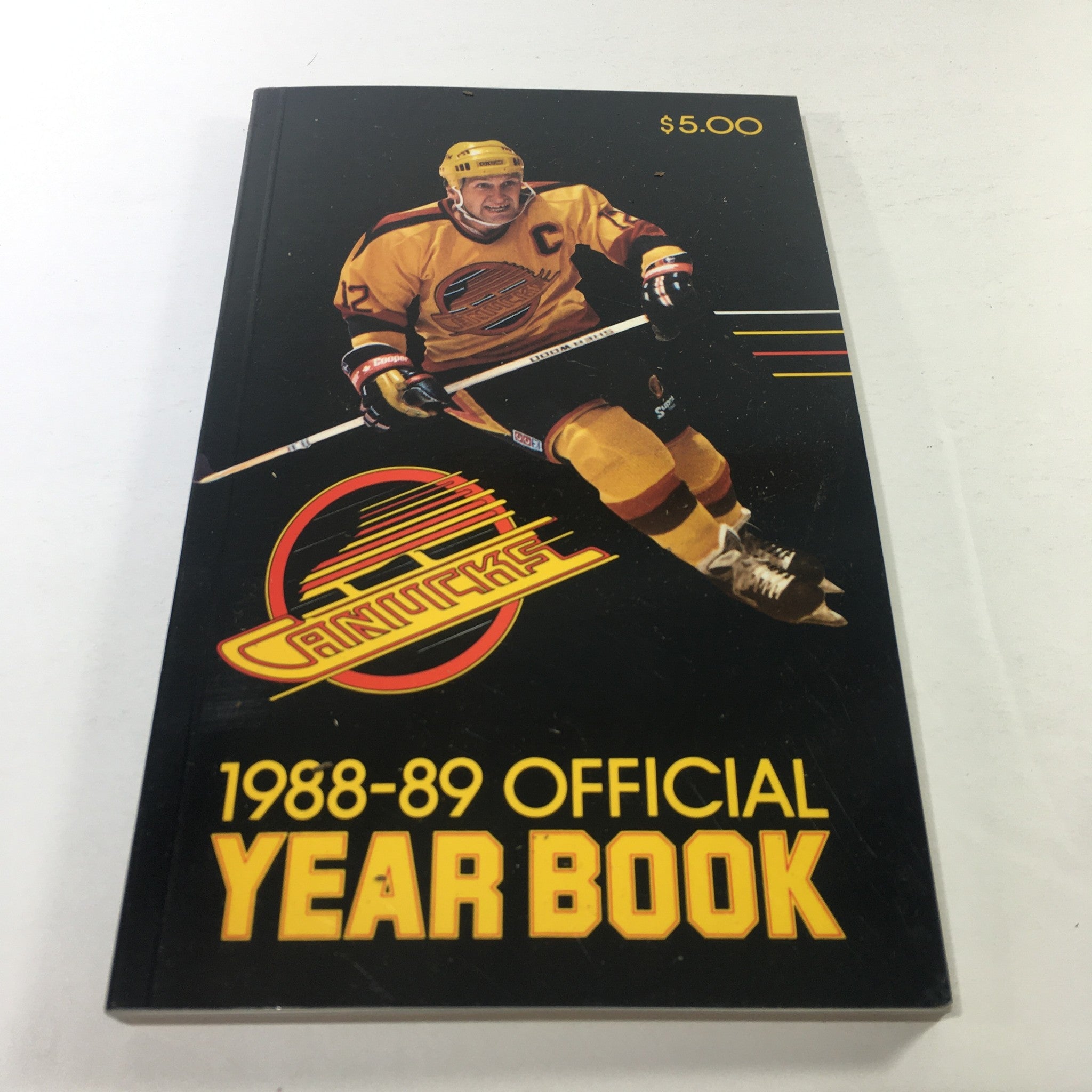 VTG NHL Official Yearbook 1988-1989 - Vancouver Canucks / Stan Smyl