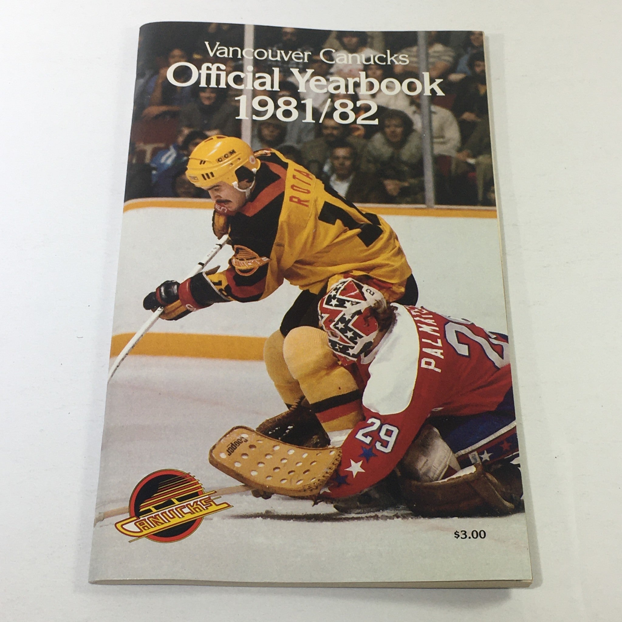 VTG NHL Official Yearbook 1981-1982 - Vancouver Canucks / Darcy Rota