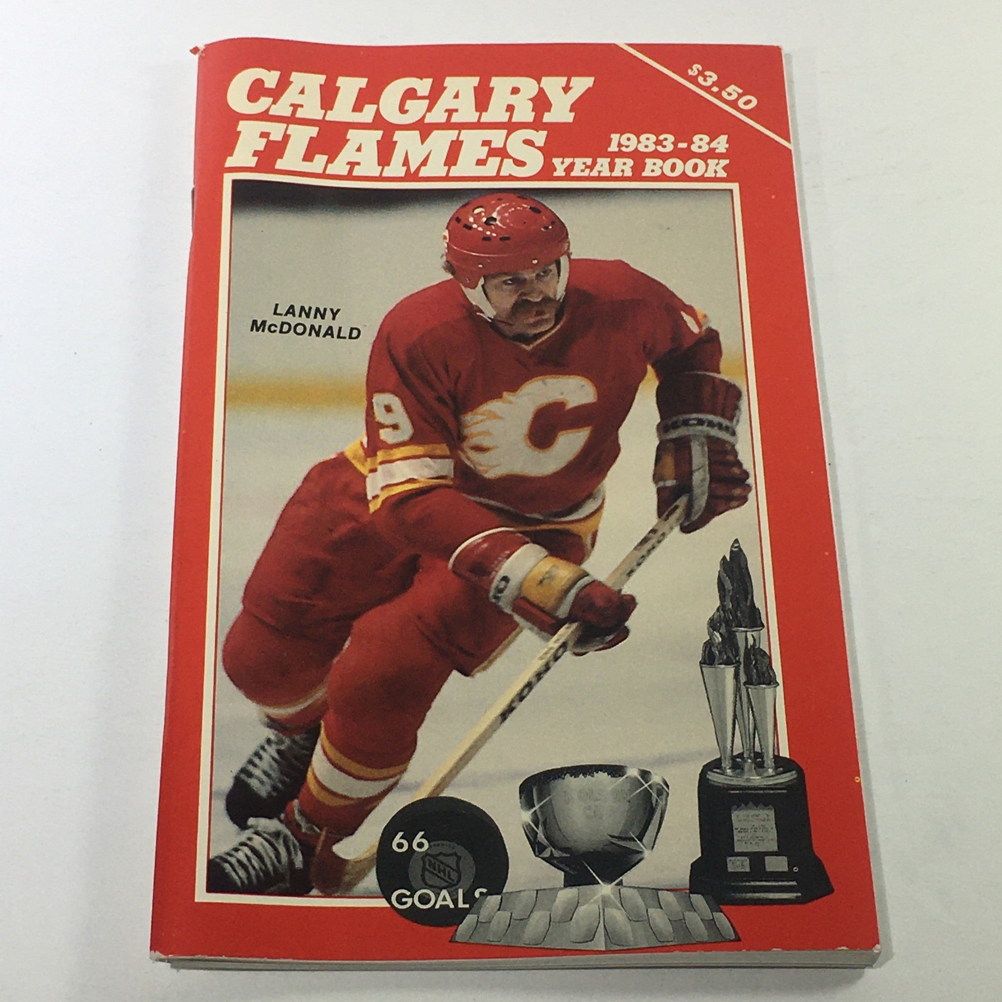 VTG NHL Official Yearbook 1983-1984 - Calgary Flames / Lanny McDonald