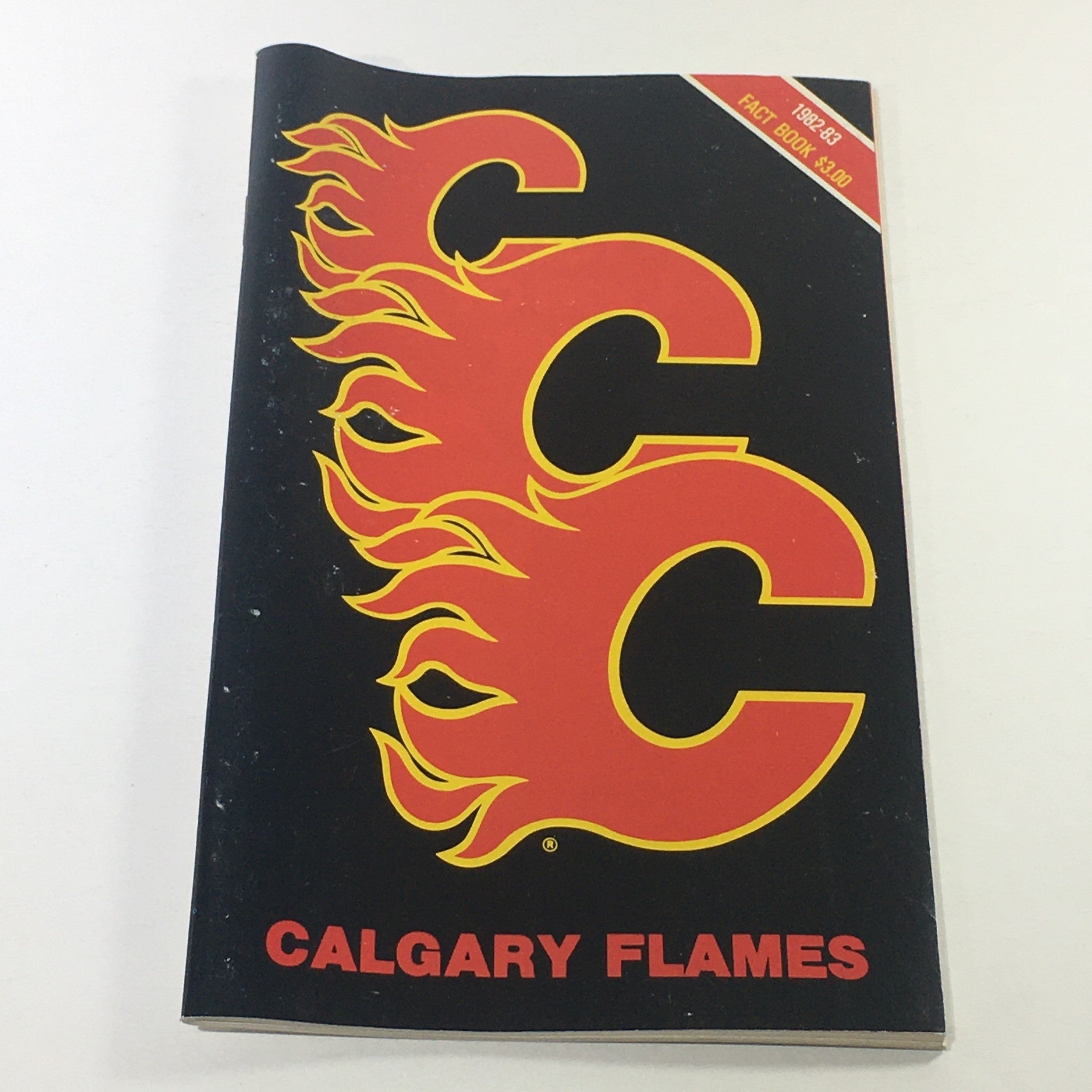 VTG NHL Official Fact Book 1982-1983 - Calgary Flames / Flaming Logos