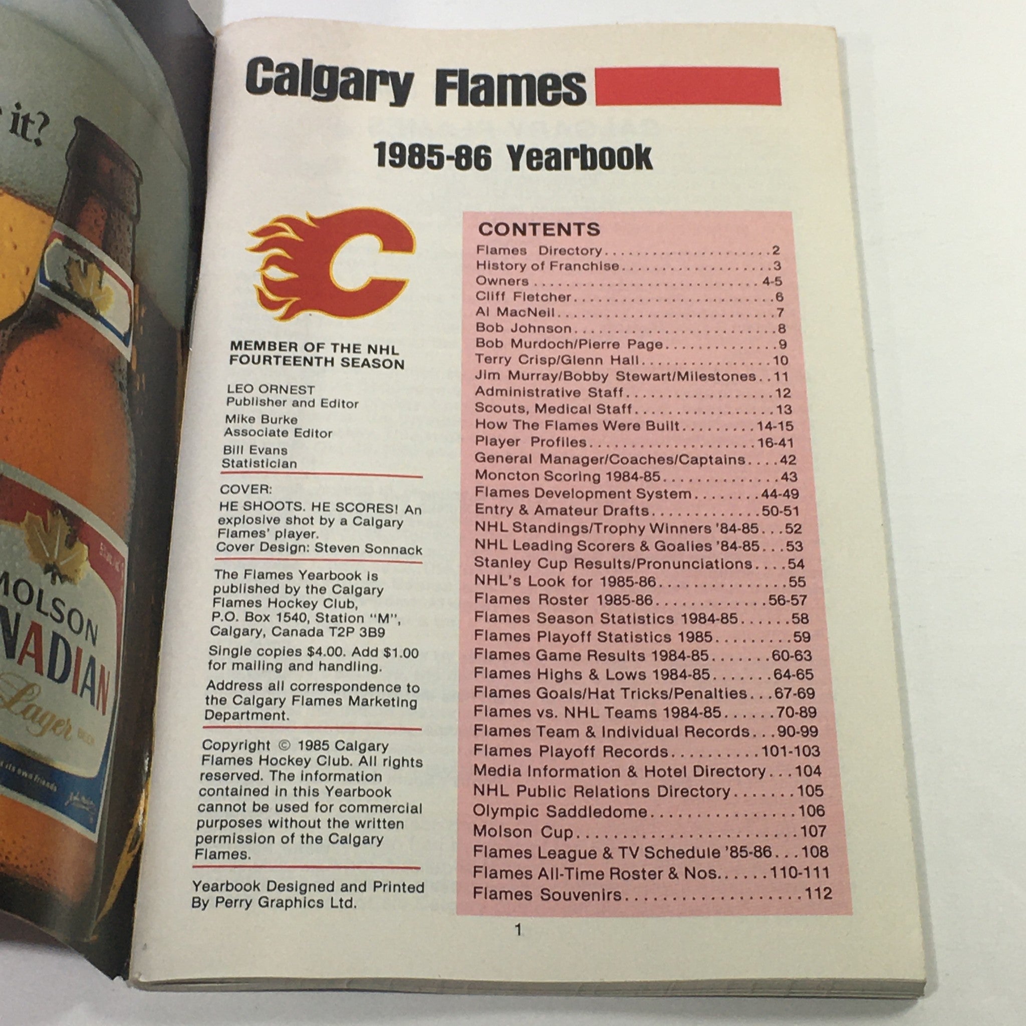 VTG NHL Official Yearbook 1985-1986 - Calgary Flames / Hockey Gloves and Pins