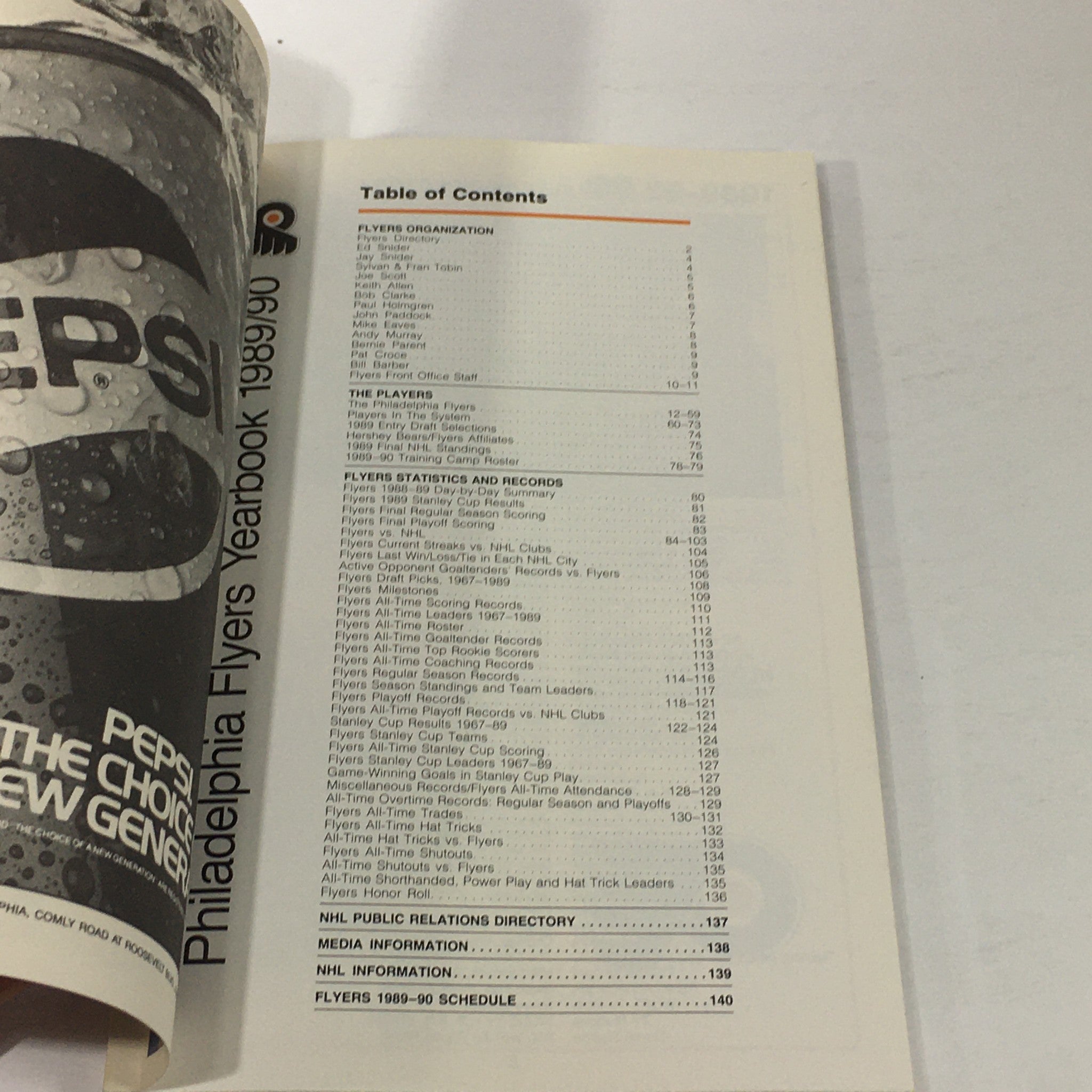 VTG NHL Official Yearbook 1989-1990 - Philadelphia Flyers / Tim Kerr