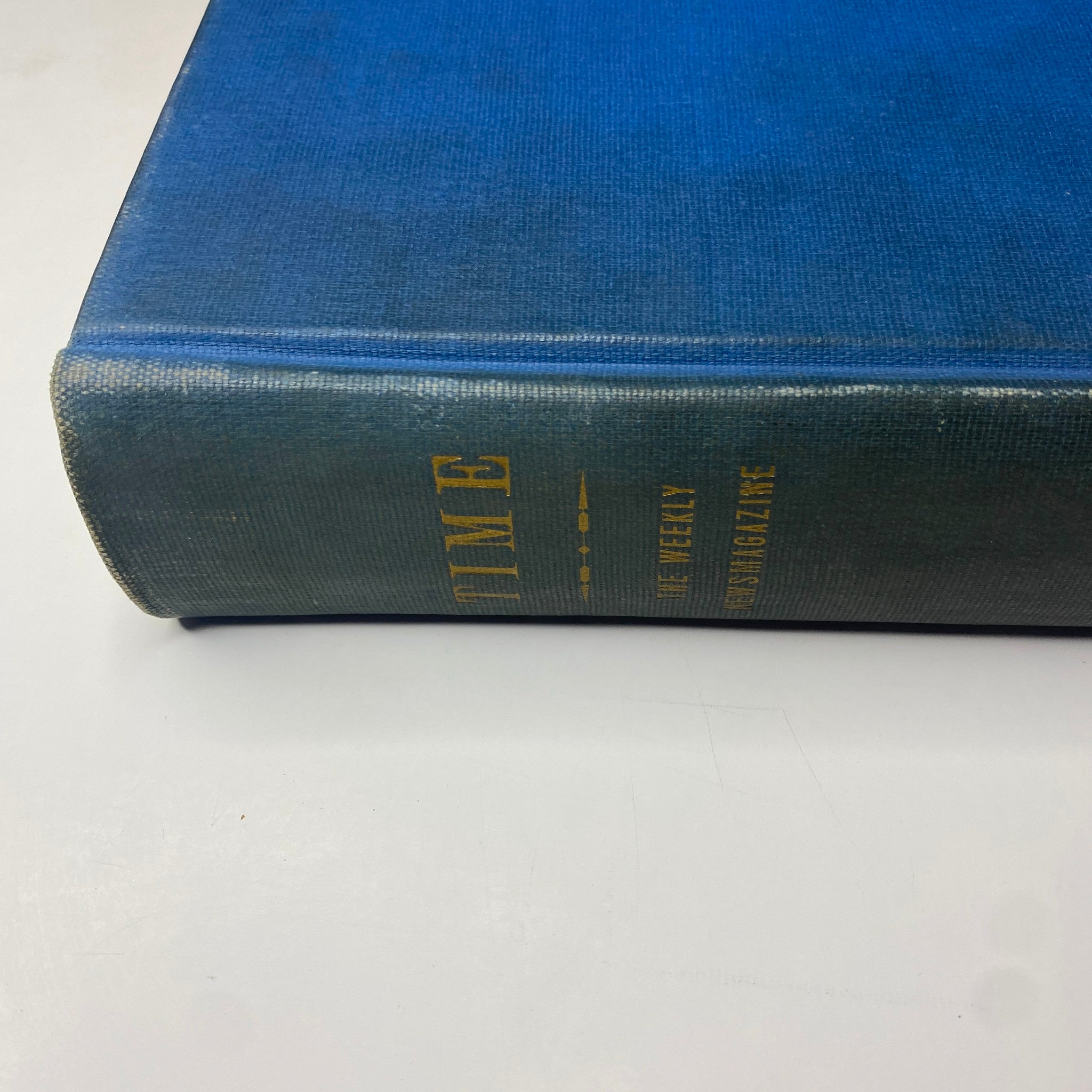 Spine view of the library-bound Time Magazine collection from July 5 to September 27, 1937 featuring Harry Bridges and Farouk I.