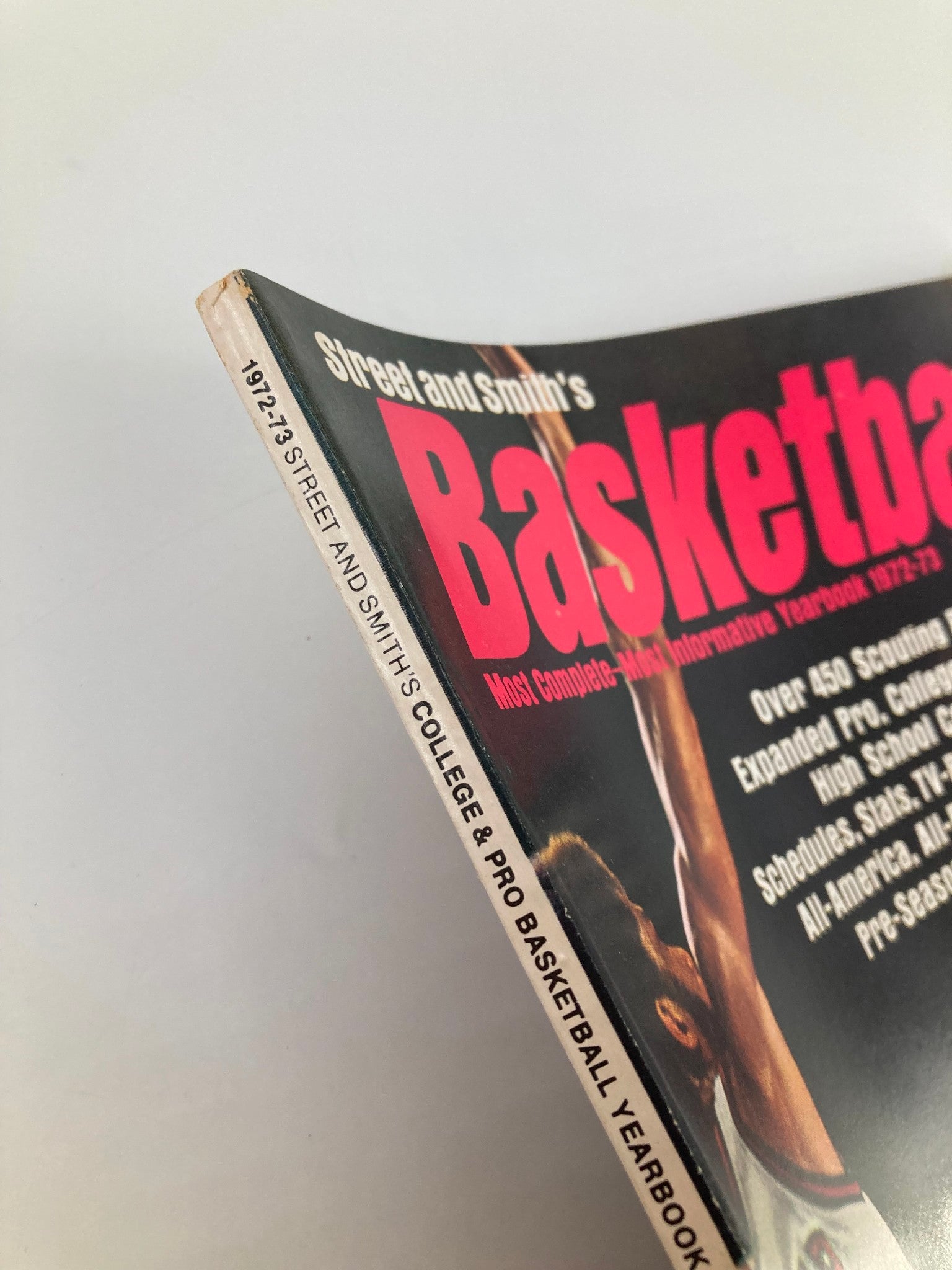 VTG Street and Smith's Basketball Yearbook 1972-1973 Celtics Dave Cowens