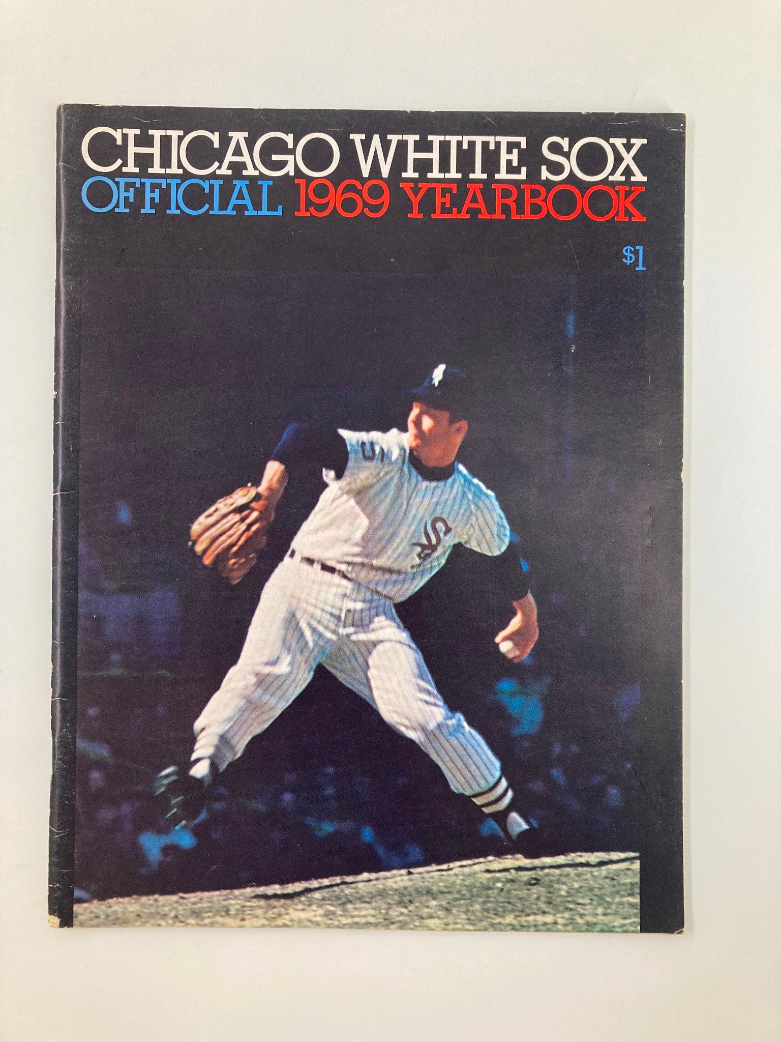 1969 MLB Chicago White Sox Official Yearbook Luis Aparicio, Duane Josephson