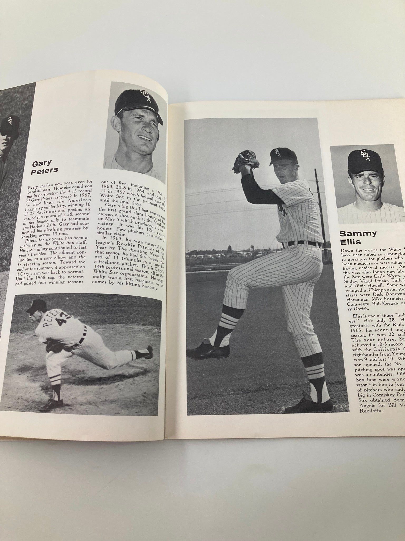 1969 MLB Chicago White Sox Official Yearbook Luis Aparicio, Duane Josephson