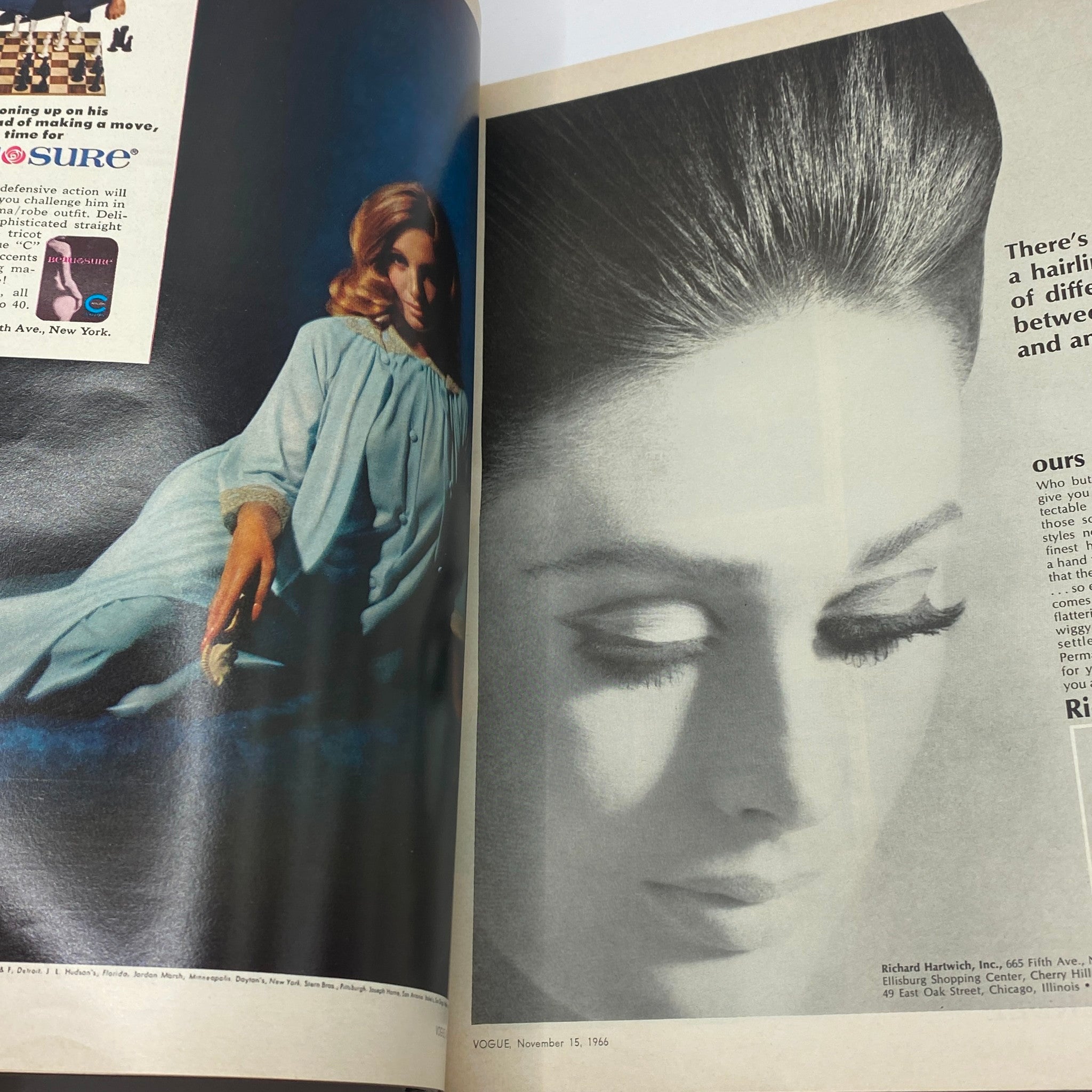 VTG Vogue Magazine November 15 1966 Lauren Hutton by Bert Stern No Label