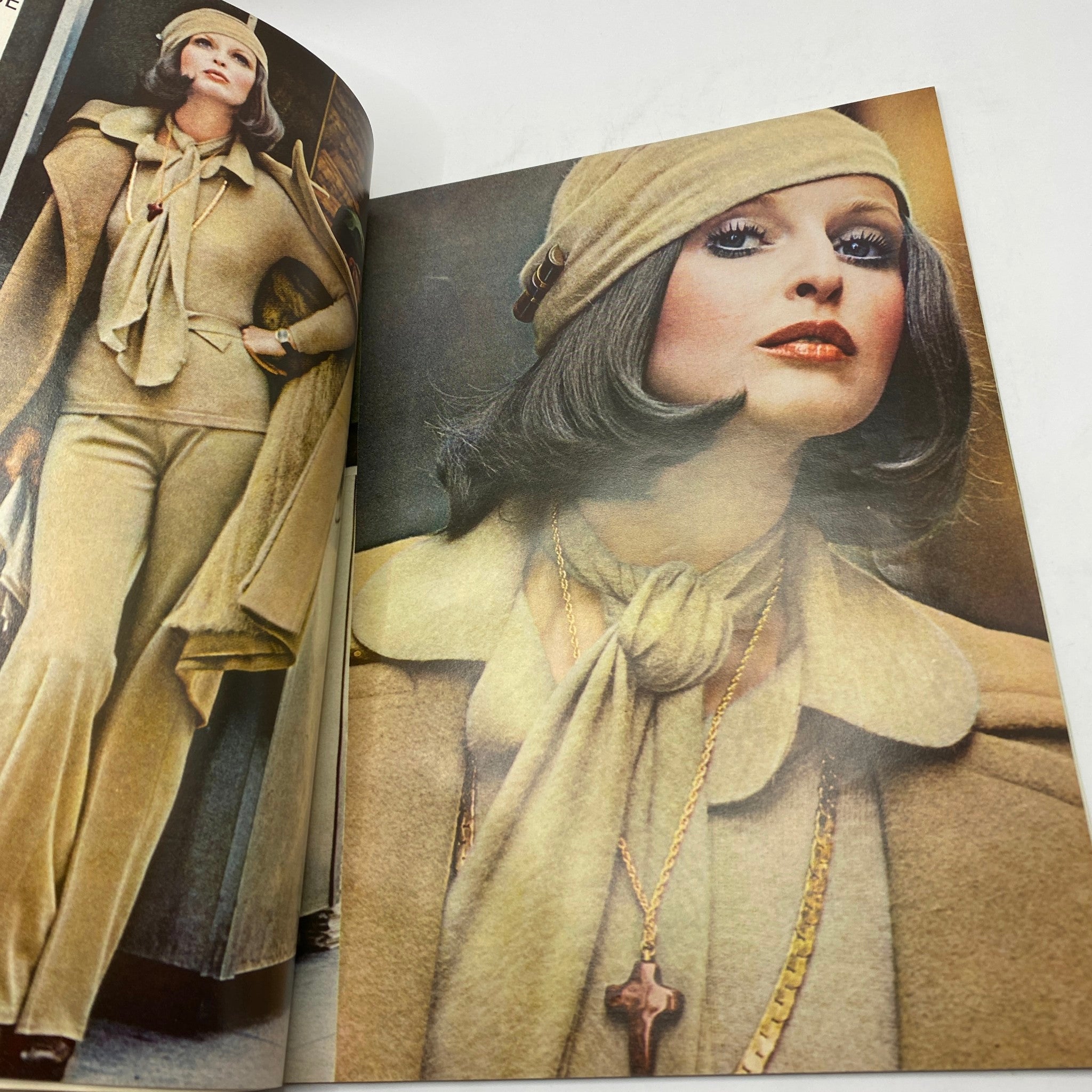 VTG Vogue Magazine July 1972 Karen Graham by Richard Avedon No Label