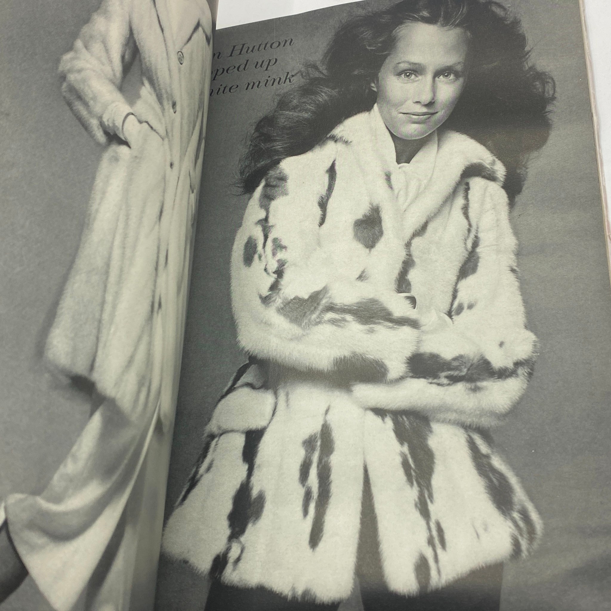 VTG Vogue Magazine October 1 1971 Donna Mitchell by Richard Avedon No Label