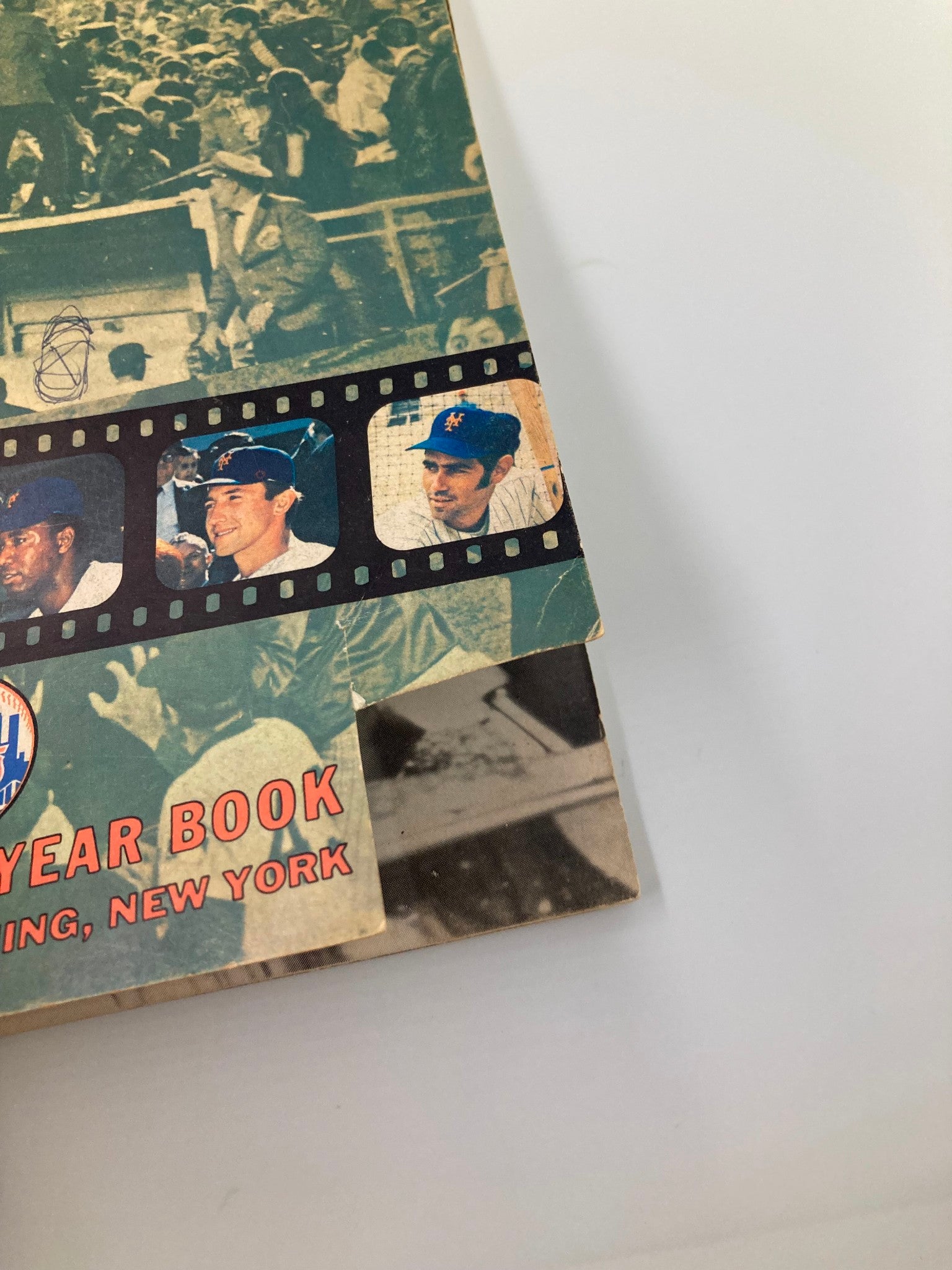 1970 MLB New York Mets Official Yearbook Shea Stadium