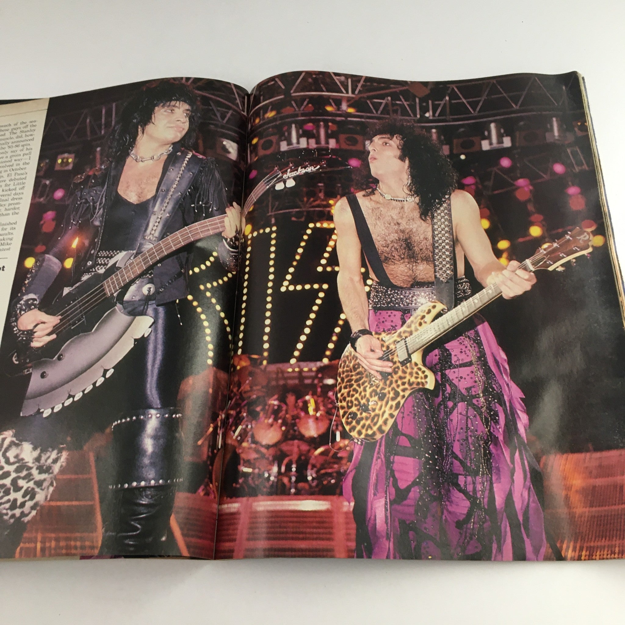 Circus Magazine January 31 1986 Paul Stanley, Ratt Blitzes, w Poster No Label