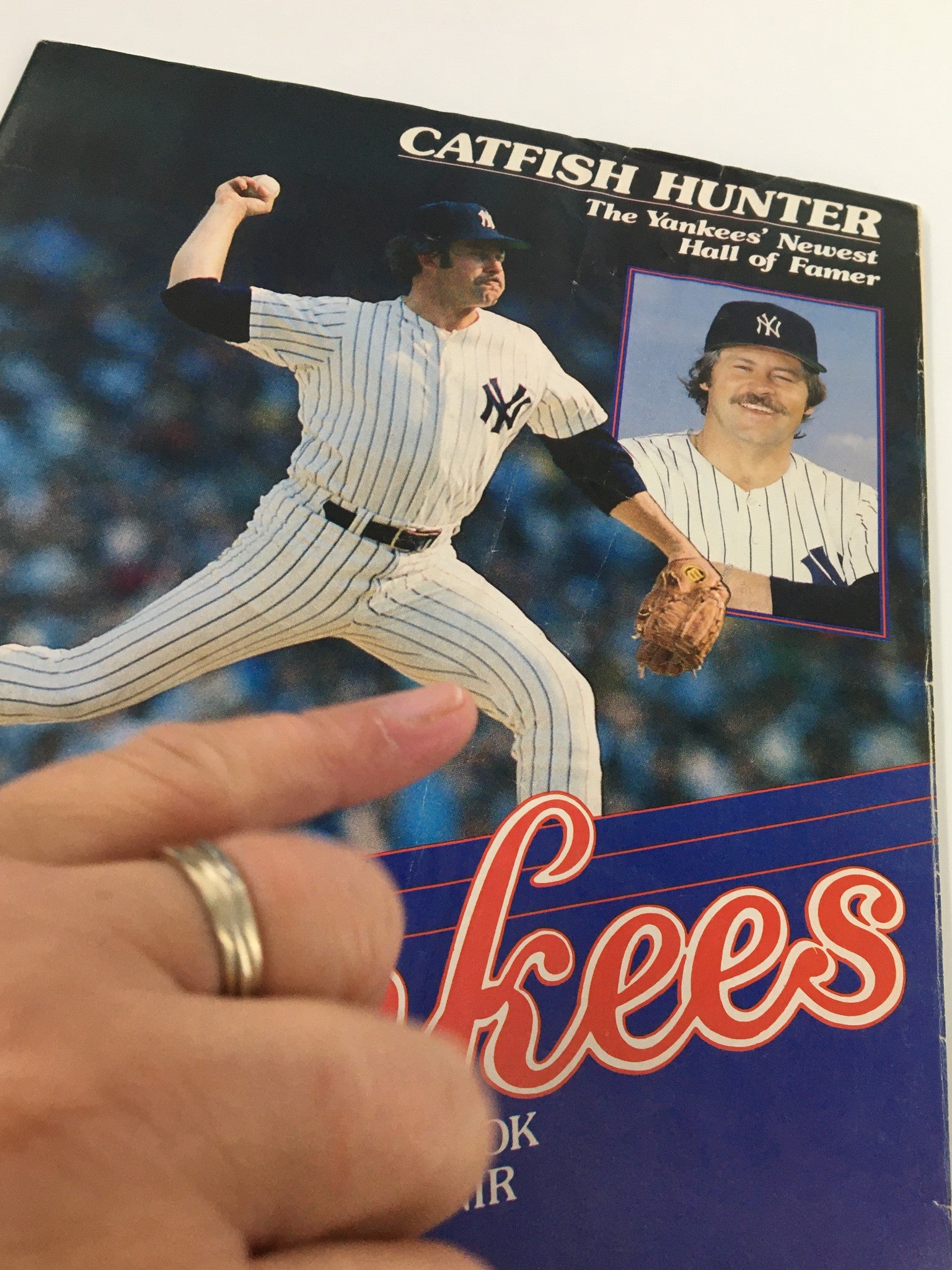 1987 Official Scorebook & Souvenir Program MLB New York Yankees Catfish Hunter