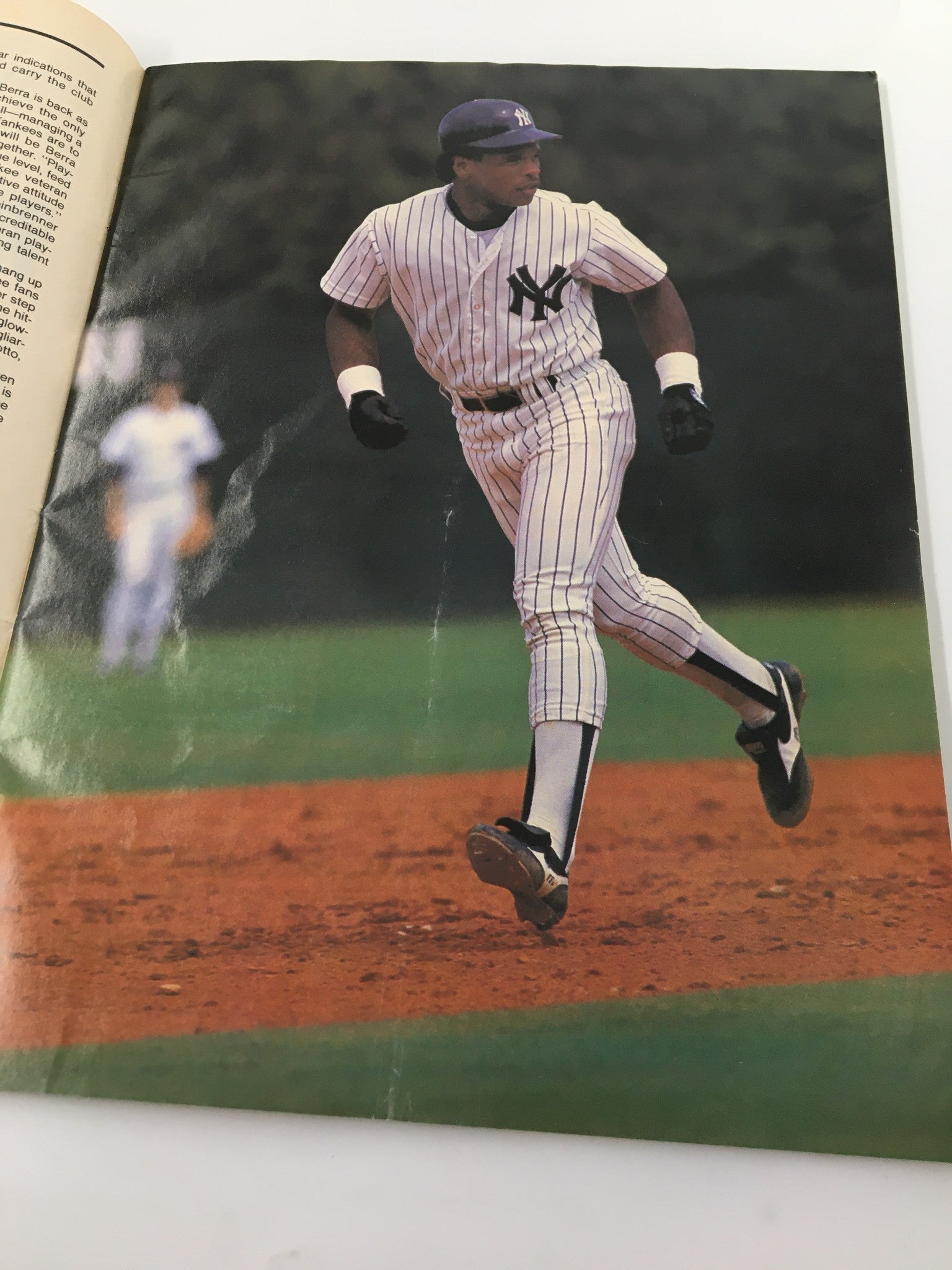 VTG Yankees Magazine May 9 1985 Ricky Henderson, Dave Winfield No Label