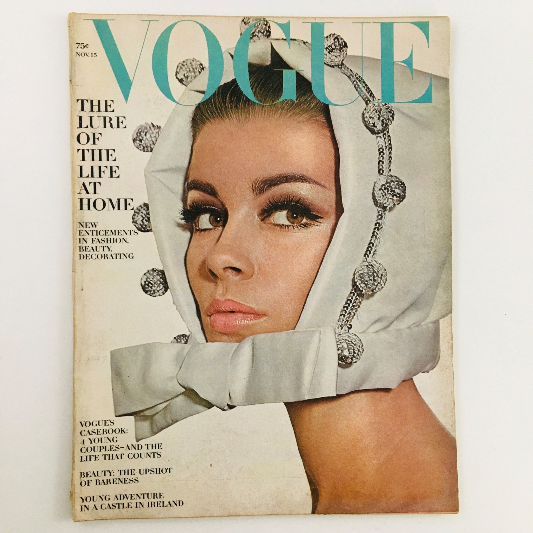 VTG Vogue Magazine November 15 1964 The Lure of the Life at Home No Label