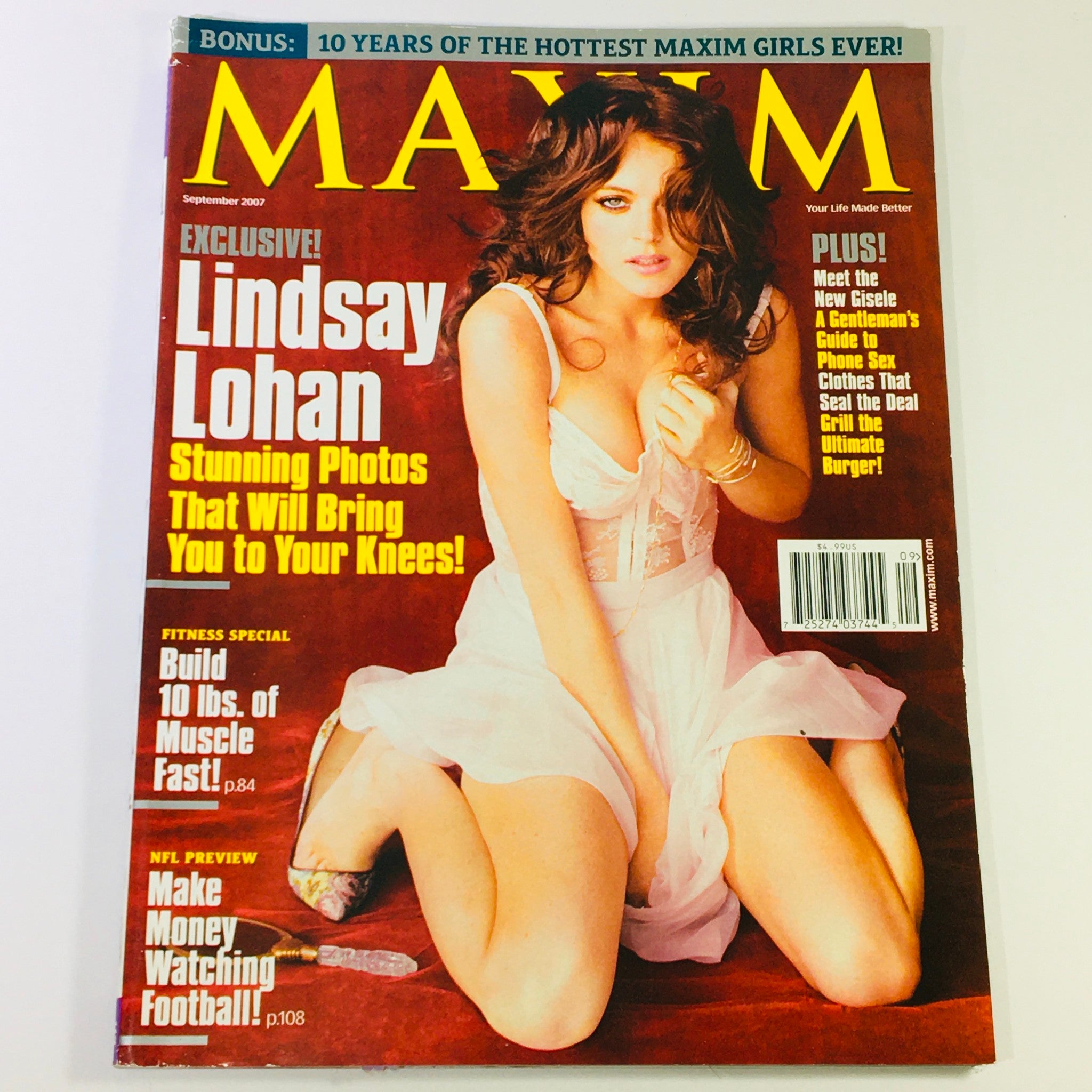 Maxim Magazine September 2007 - Stunning Photos of Lindsay Lohan & NFL Preview