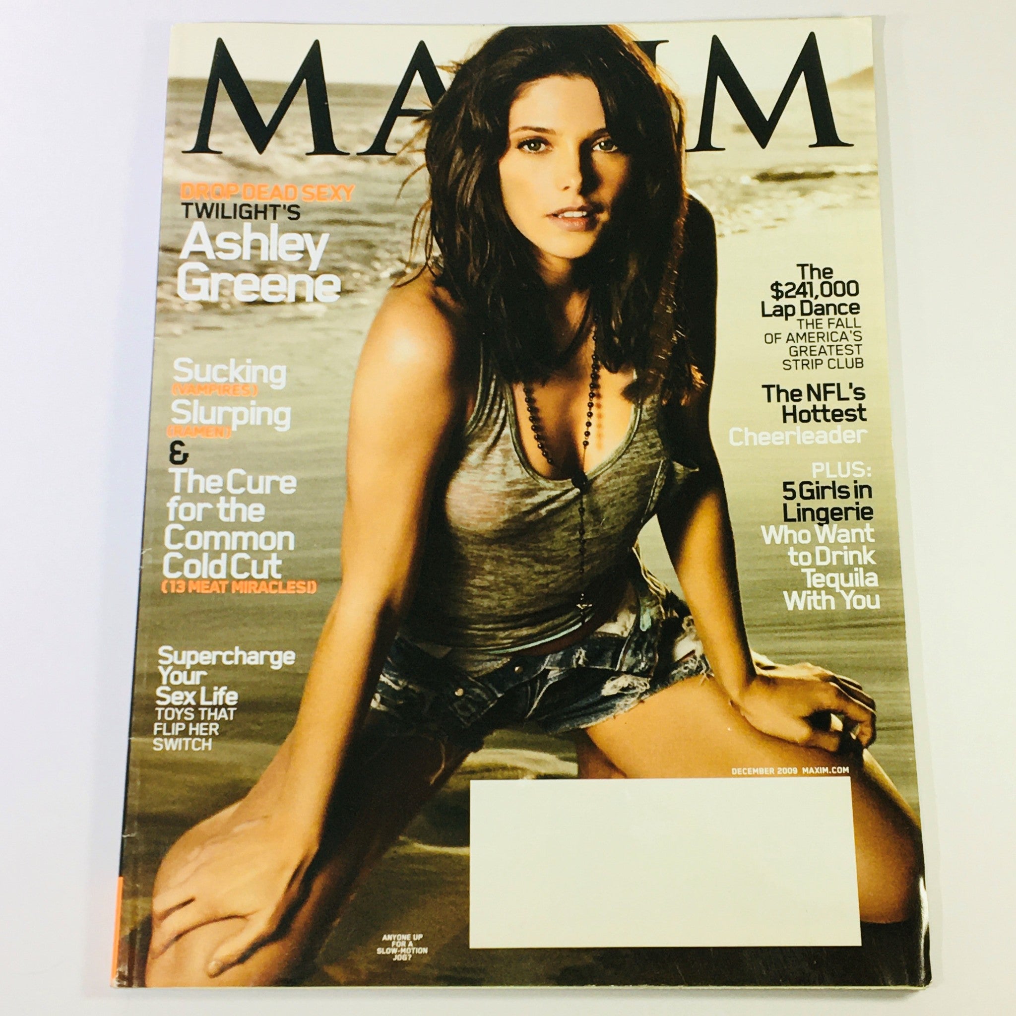 Maxim Magazine December 2009 - Twilight's Ashley Greene / Newsstand